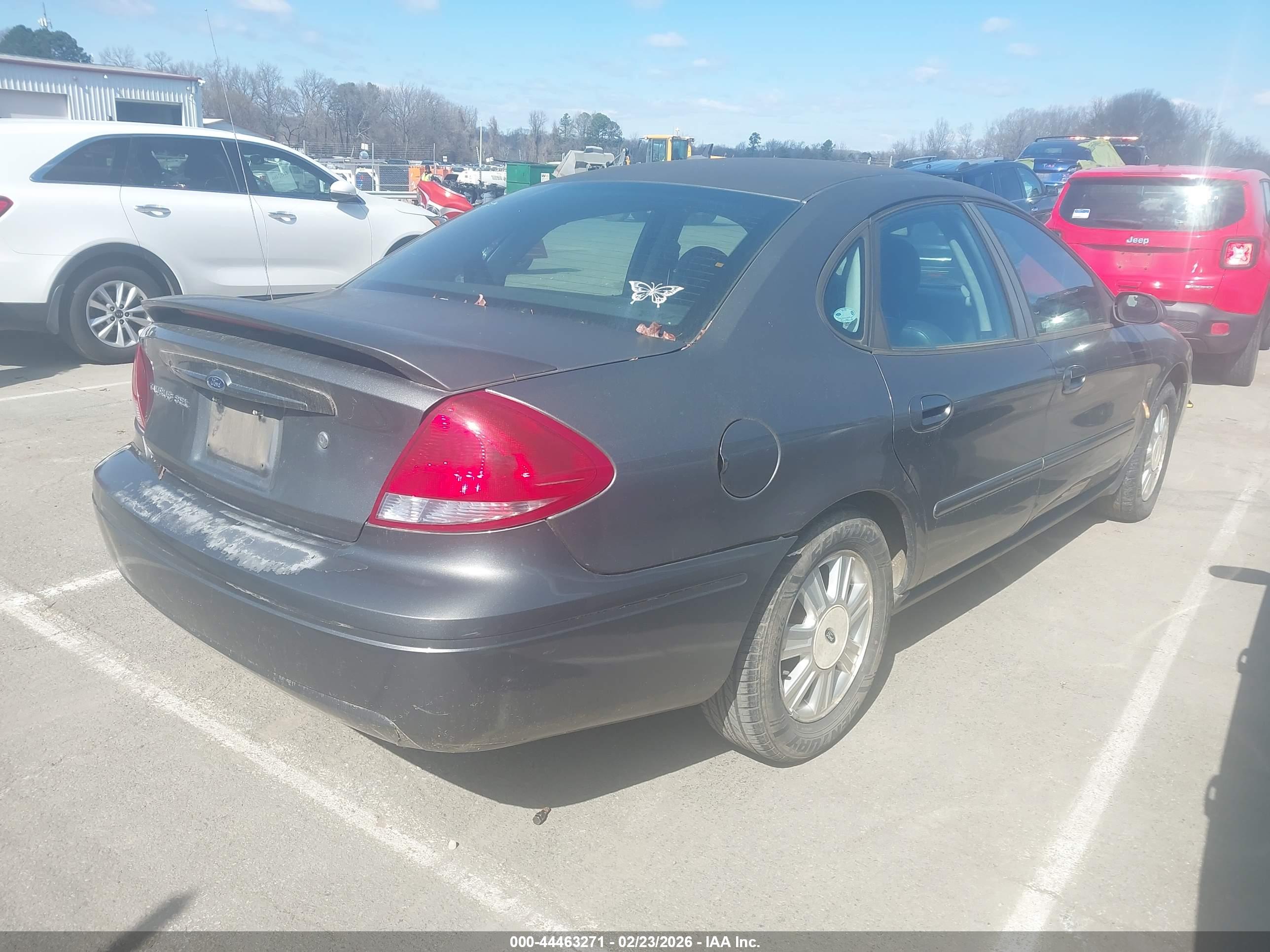 FORD TAURUS image 4