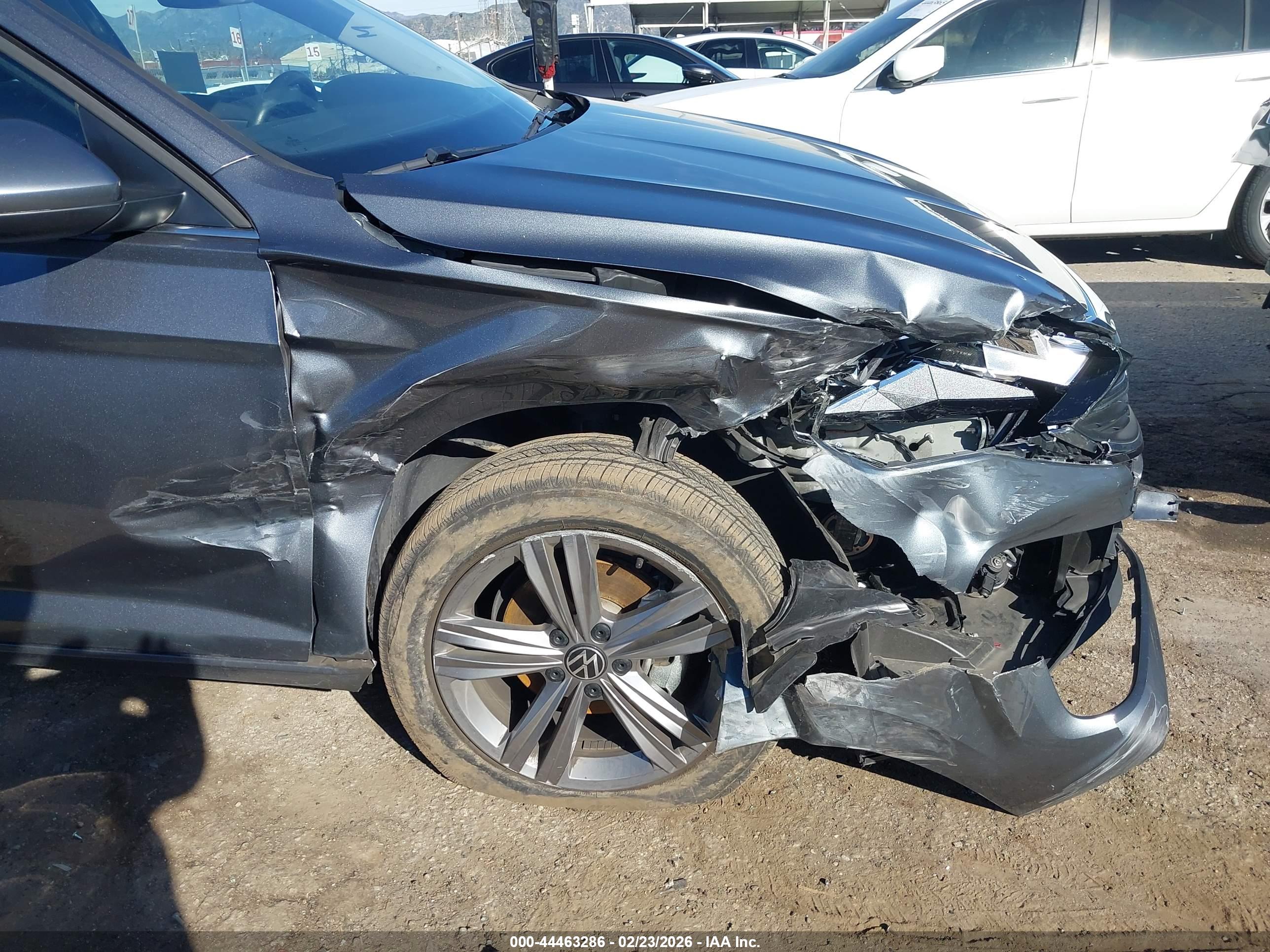 VOLKSWAGEN JETTA image 6
