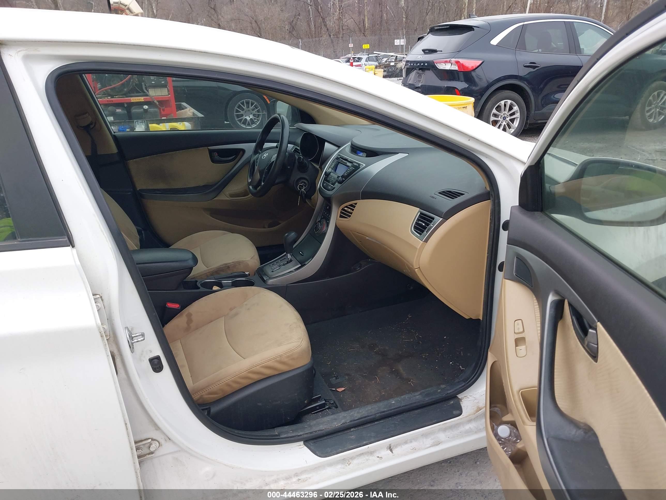 HYUNDAI ELANTRA image 5