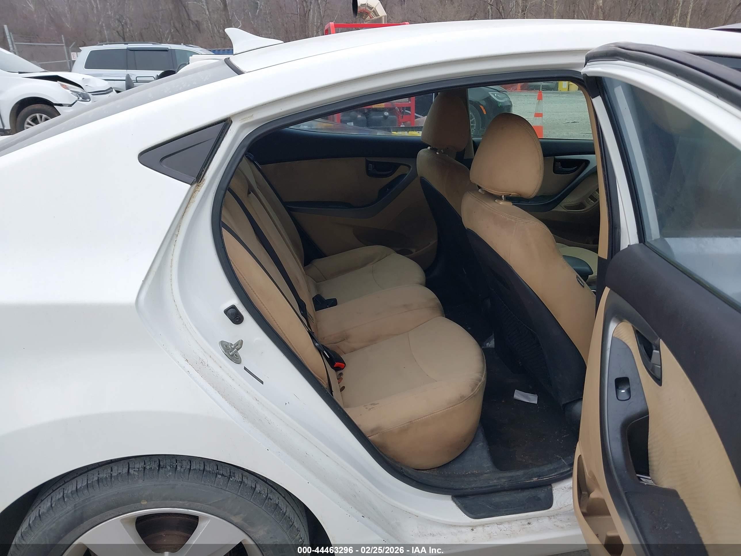 HYUNDAI ELANTRA image 8