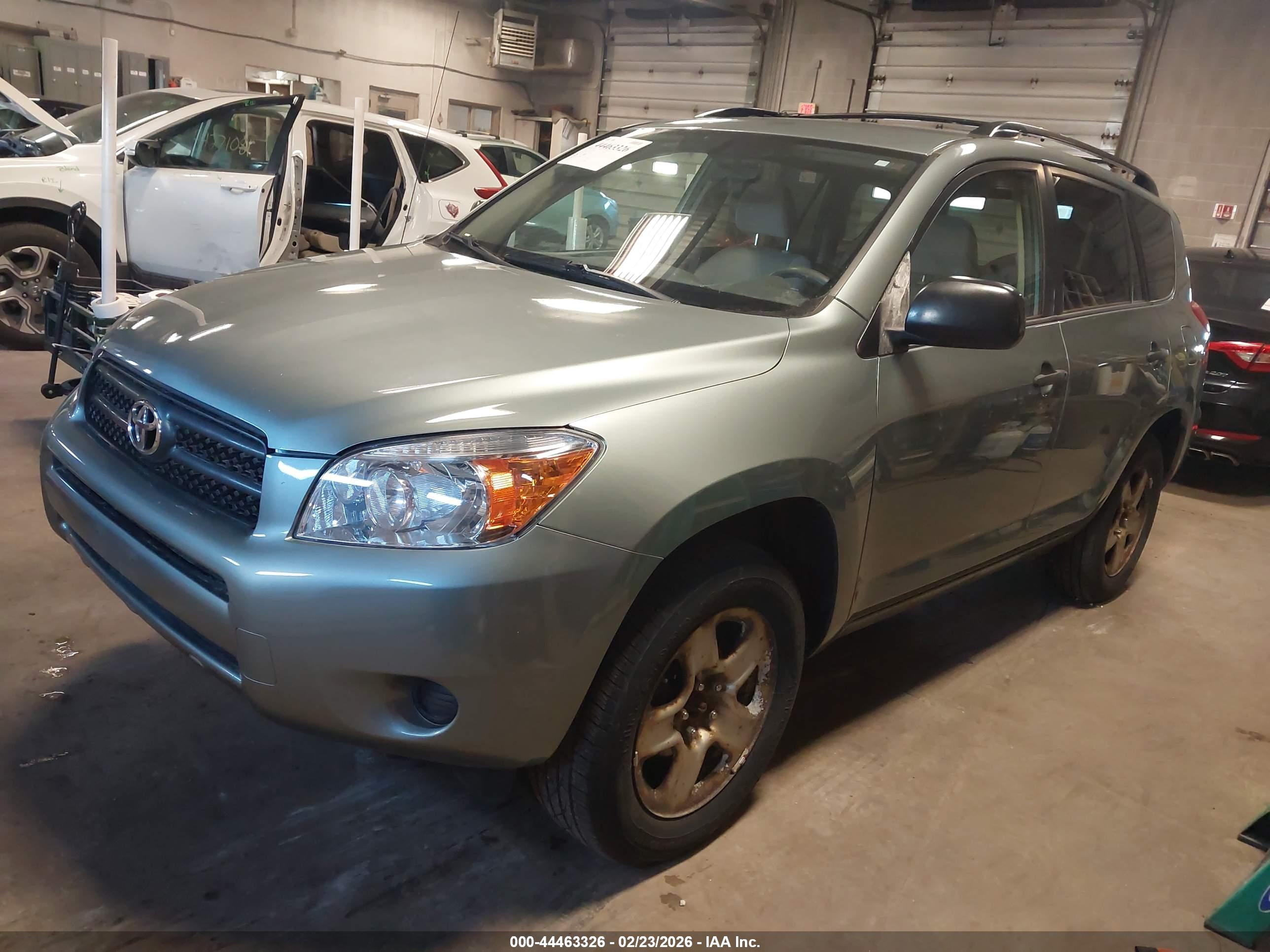 TOYOTA RAV4 image 2