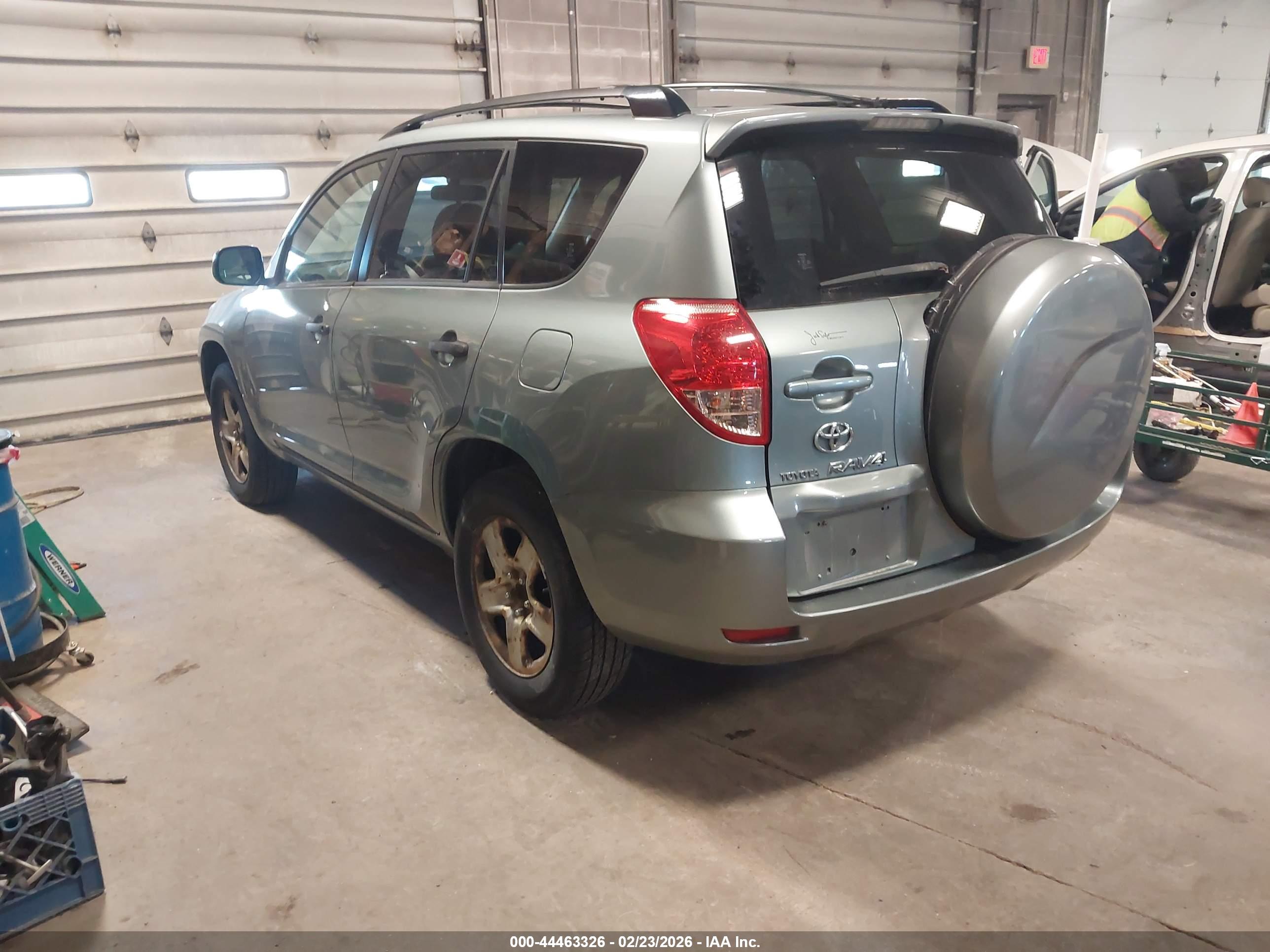 TOYOTA RAV4 image 3