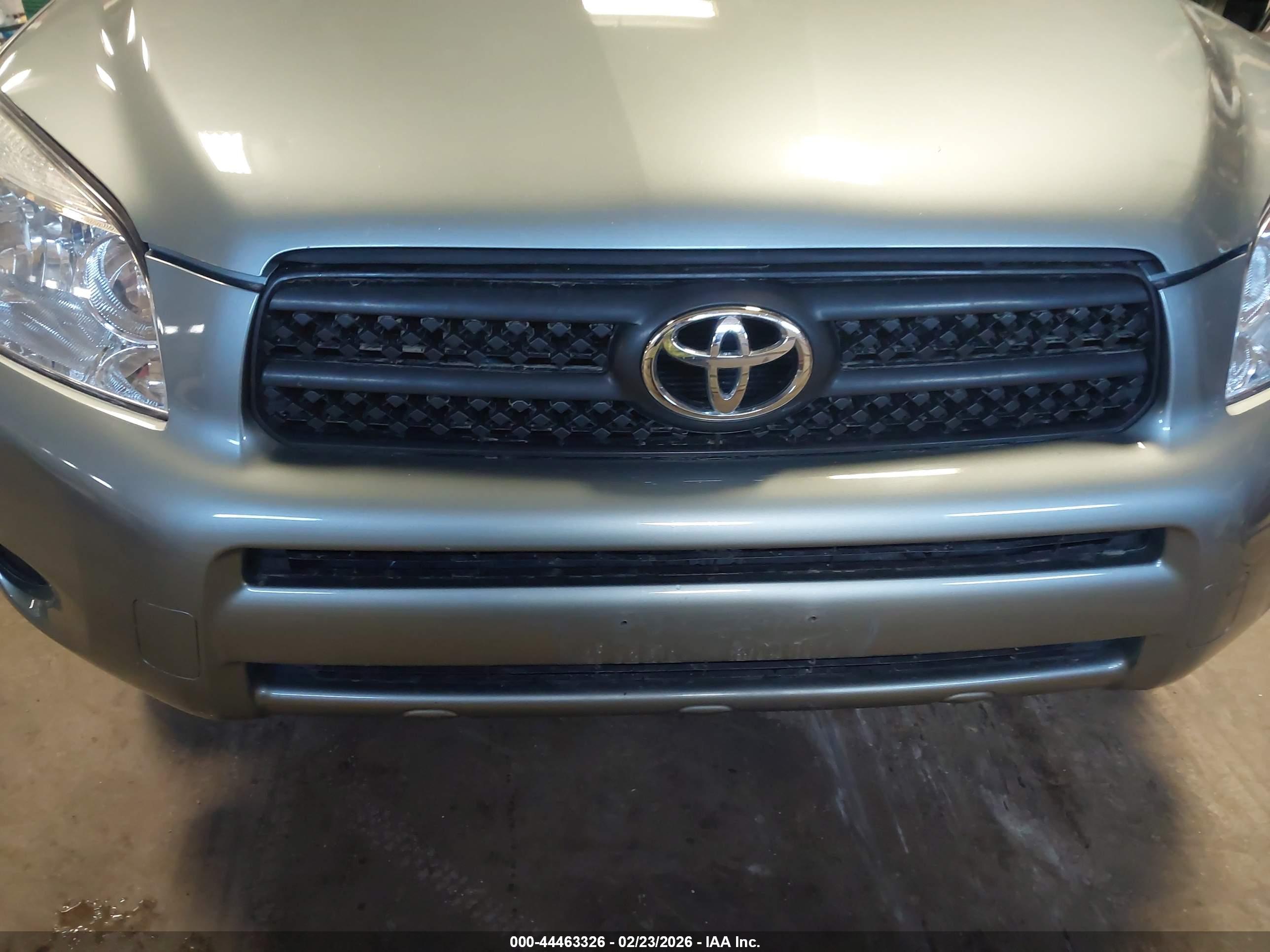 TOYOTA RAV4 image 6