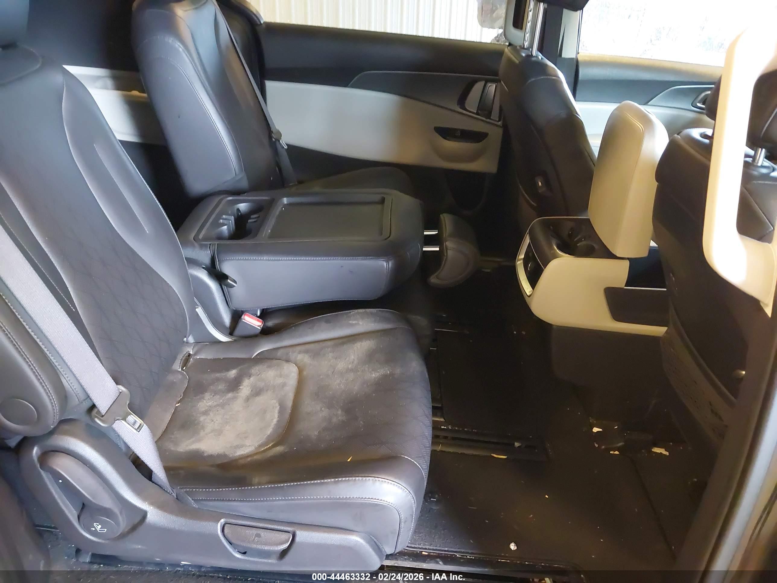 KIA CARNIVAL image 8
