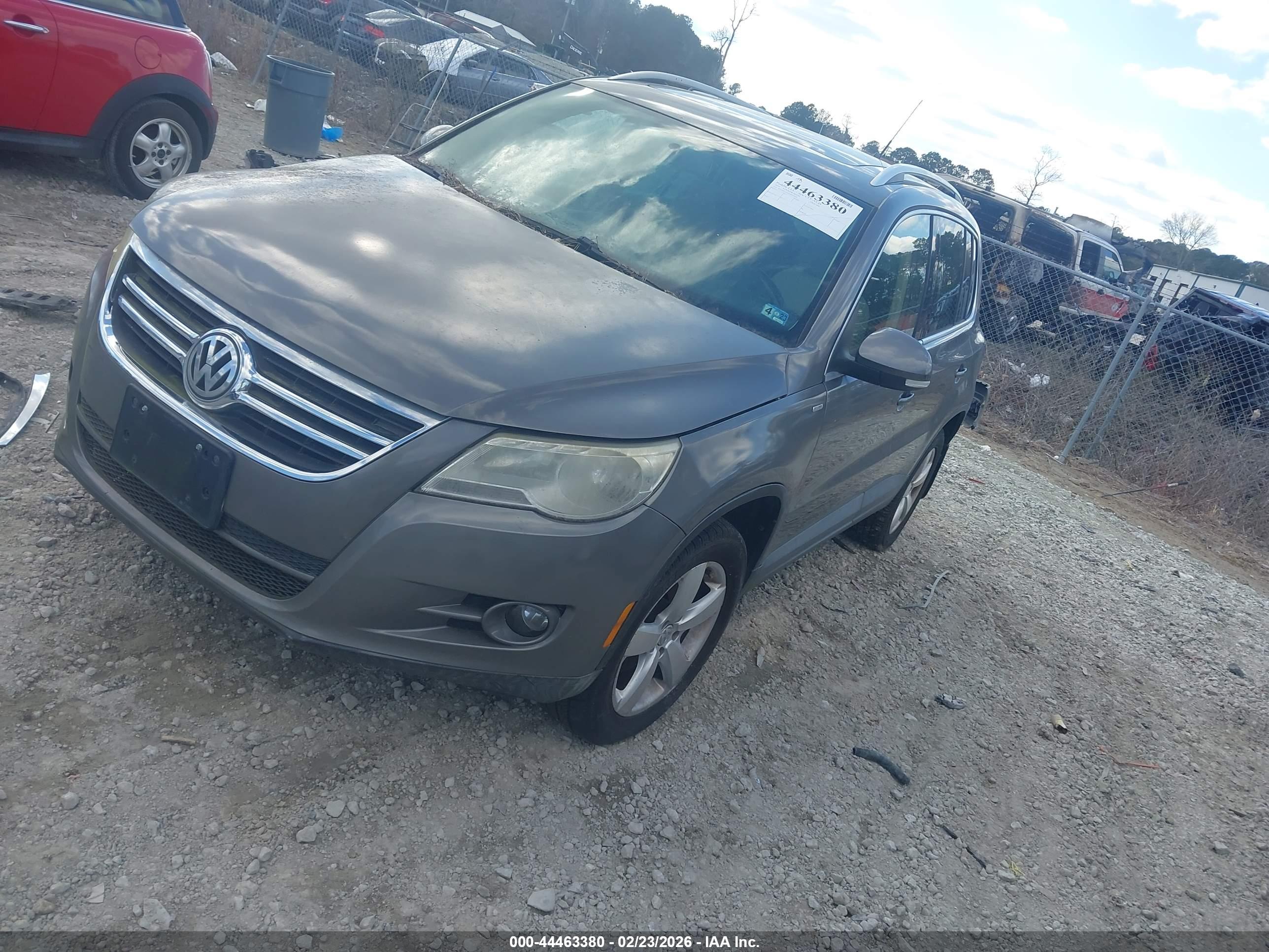 VOLKSWAGEN TIGUAN image 2