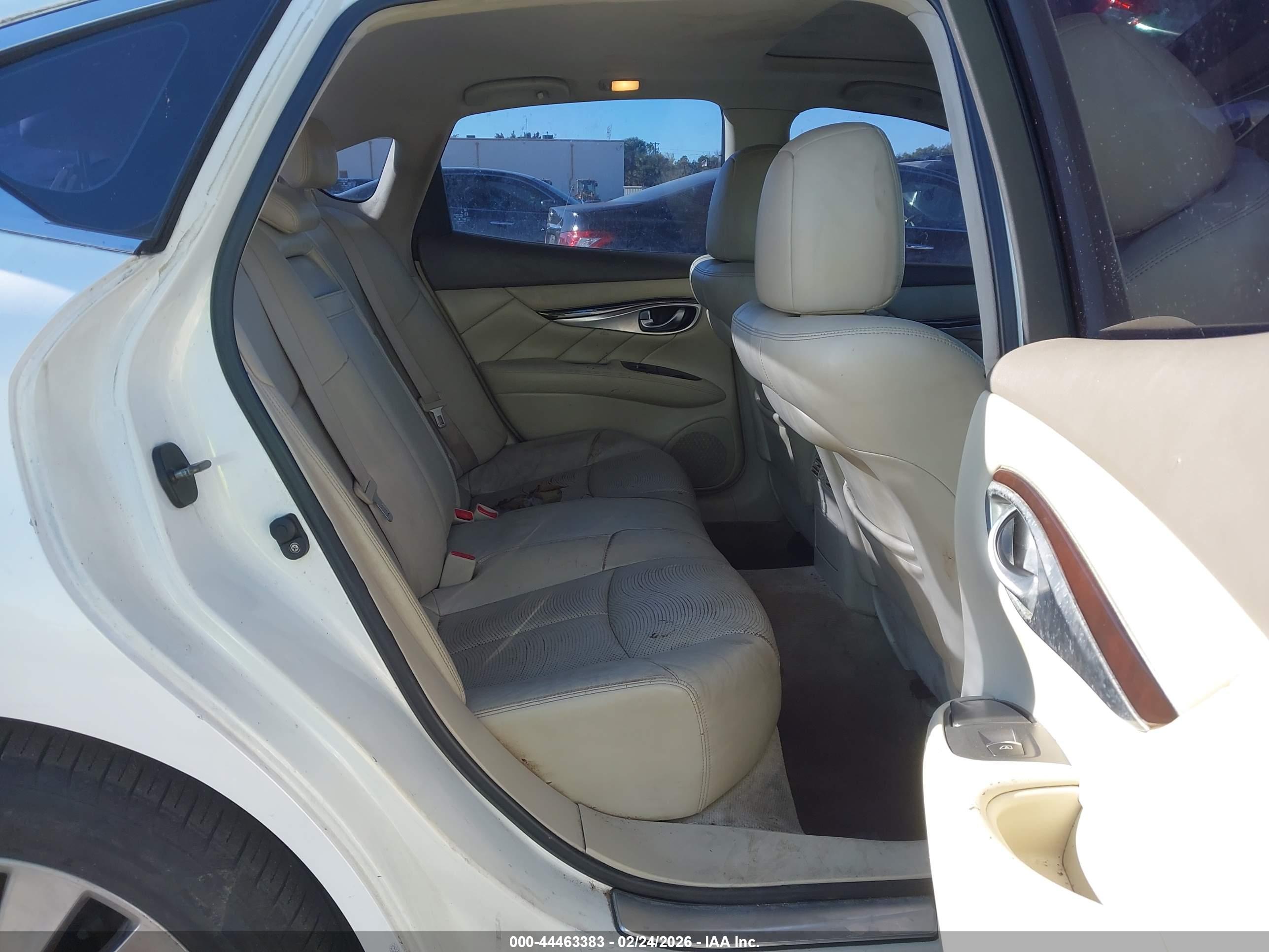 INFINITI M37 image 8