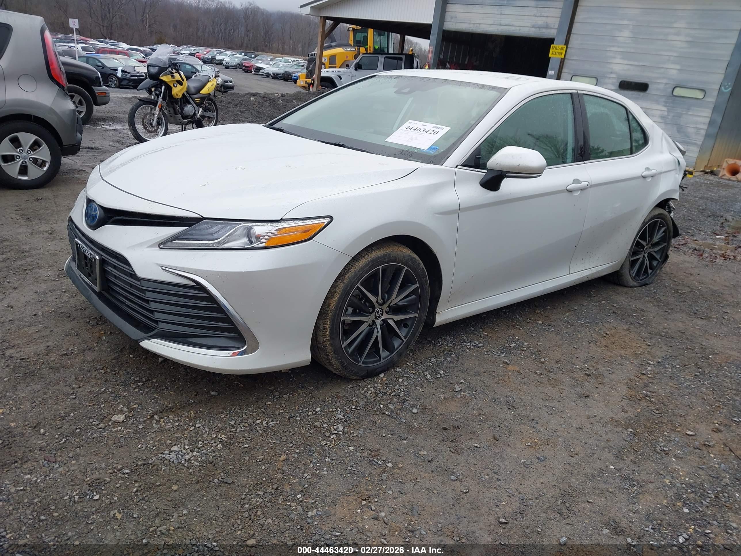 TOYOTA CAMRY image 2