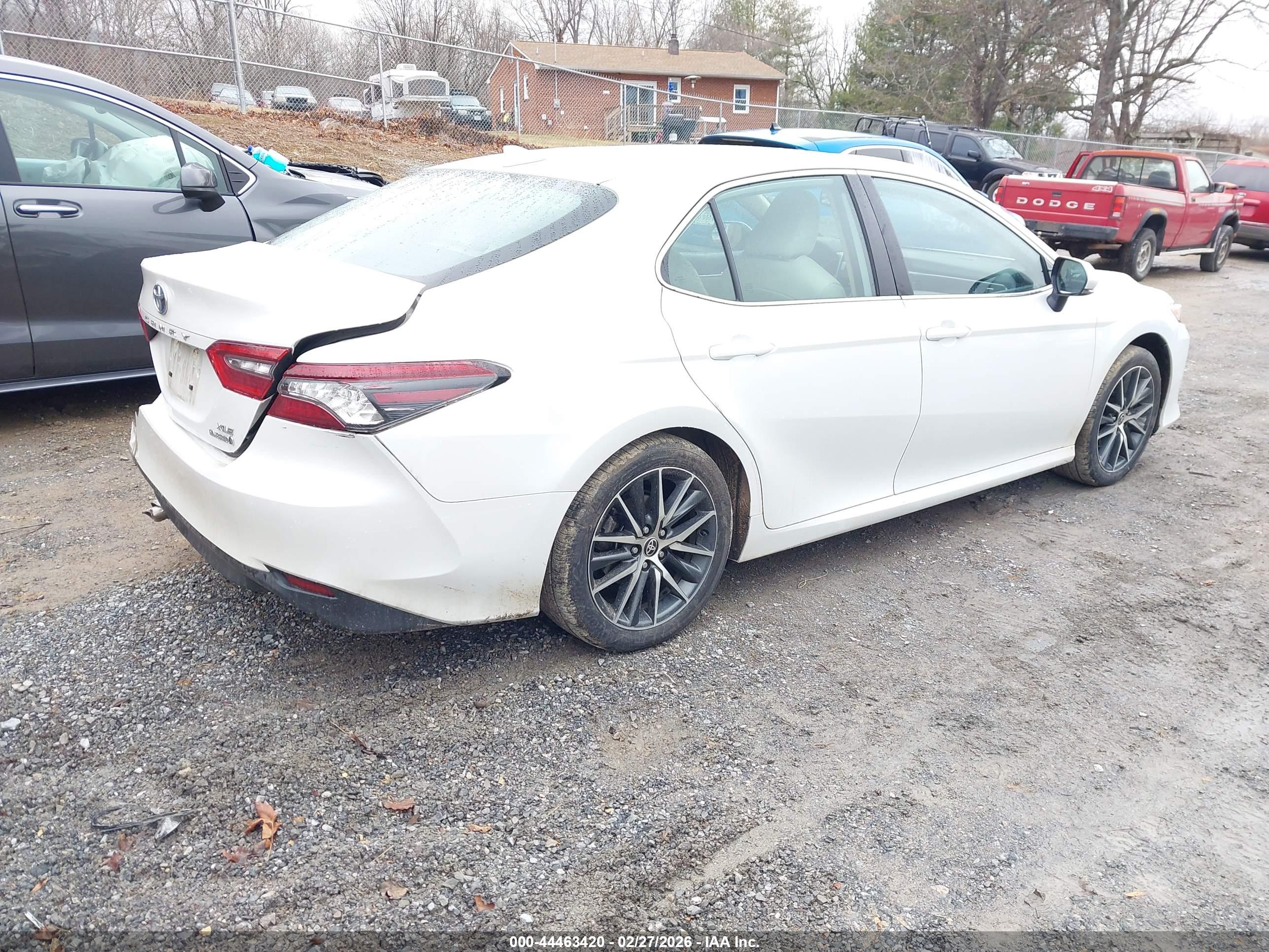 TOYOTA CAMRY image 4