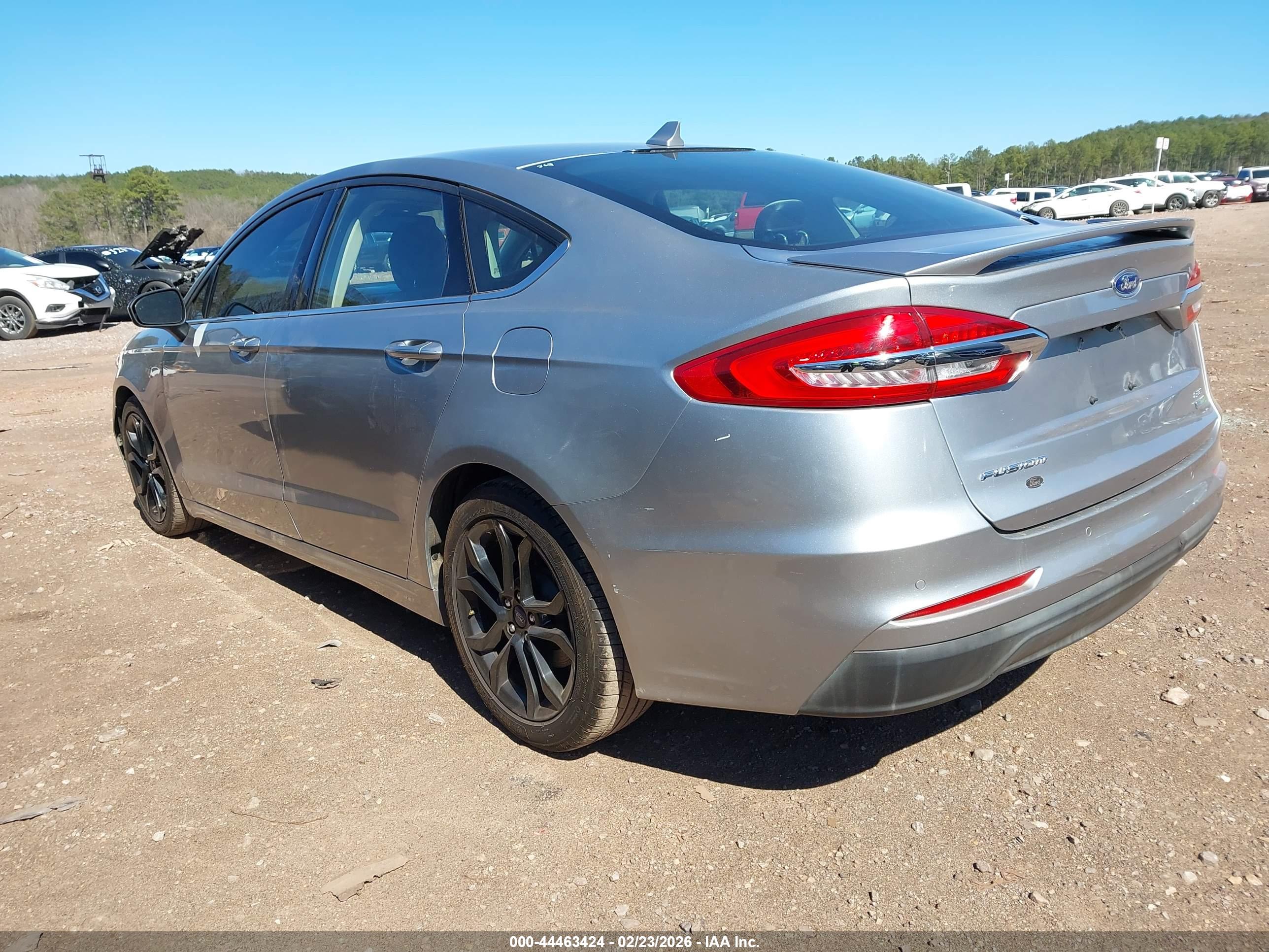 FORD FUSION image 3