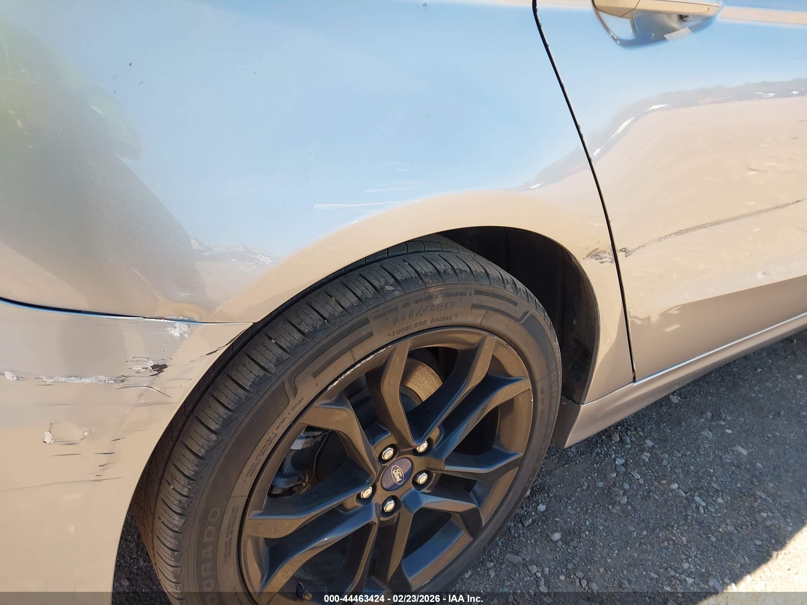 FORD FUSION image 6