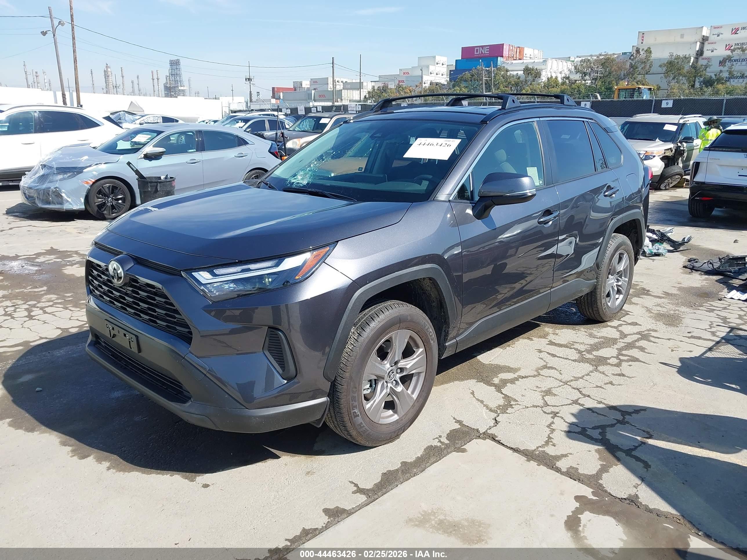 TOYOTA RAV4 image 2