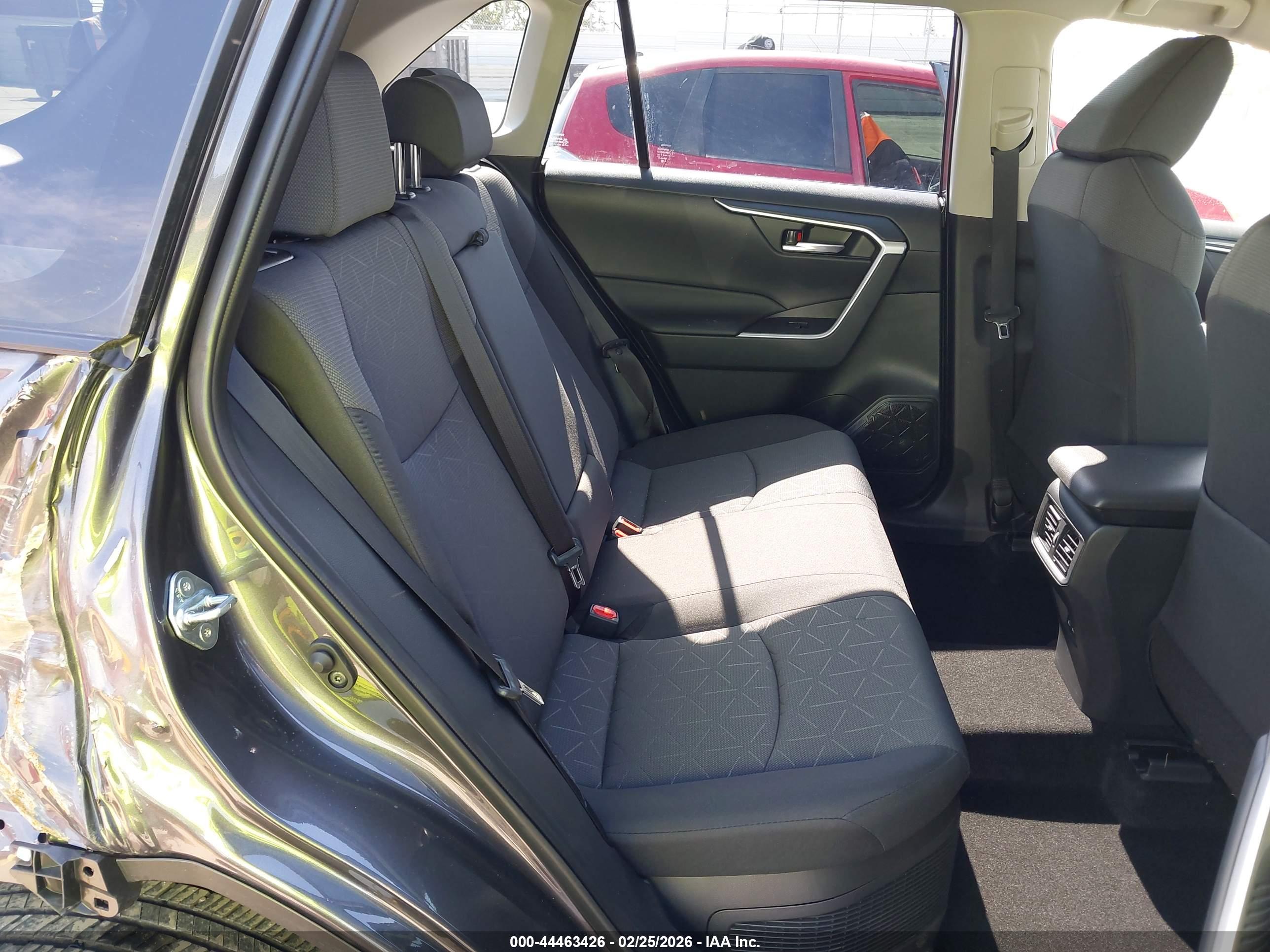 TOYOTA RAV4 image 8