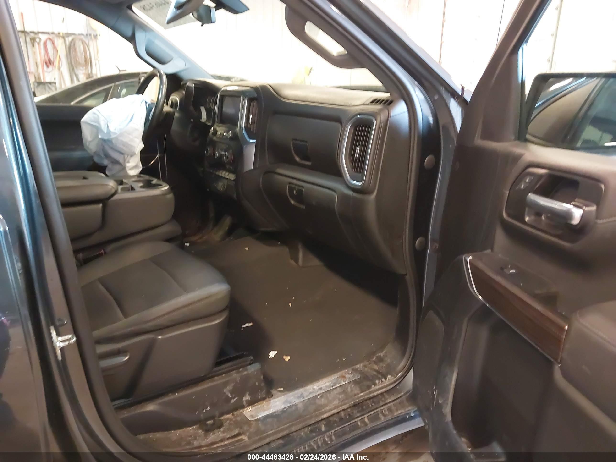 CHEVROLET SILVERADO image 5