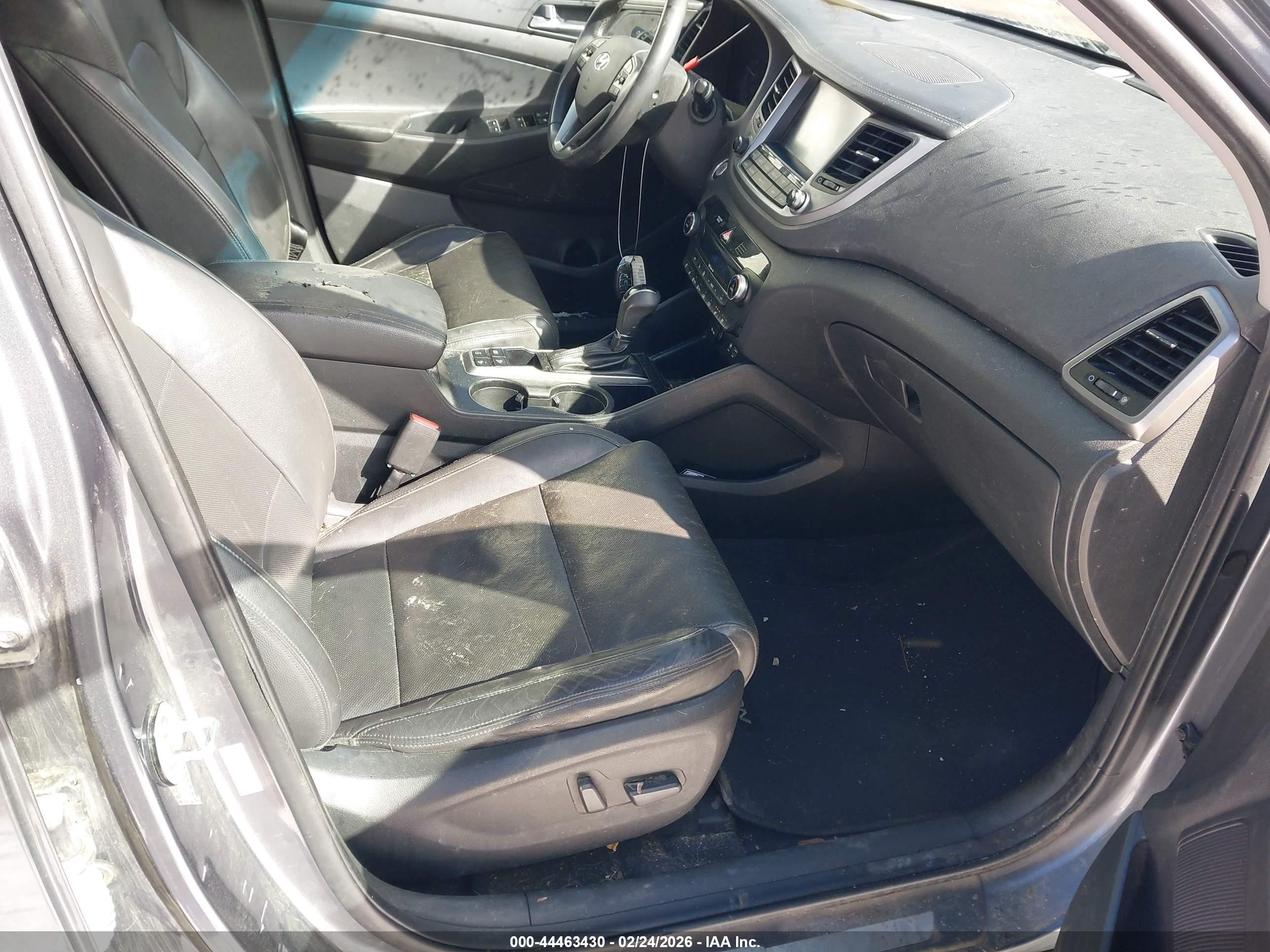 HYUNDAI TUCSON image 5