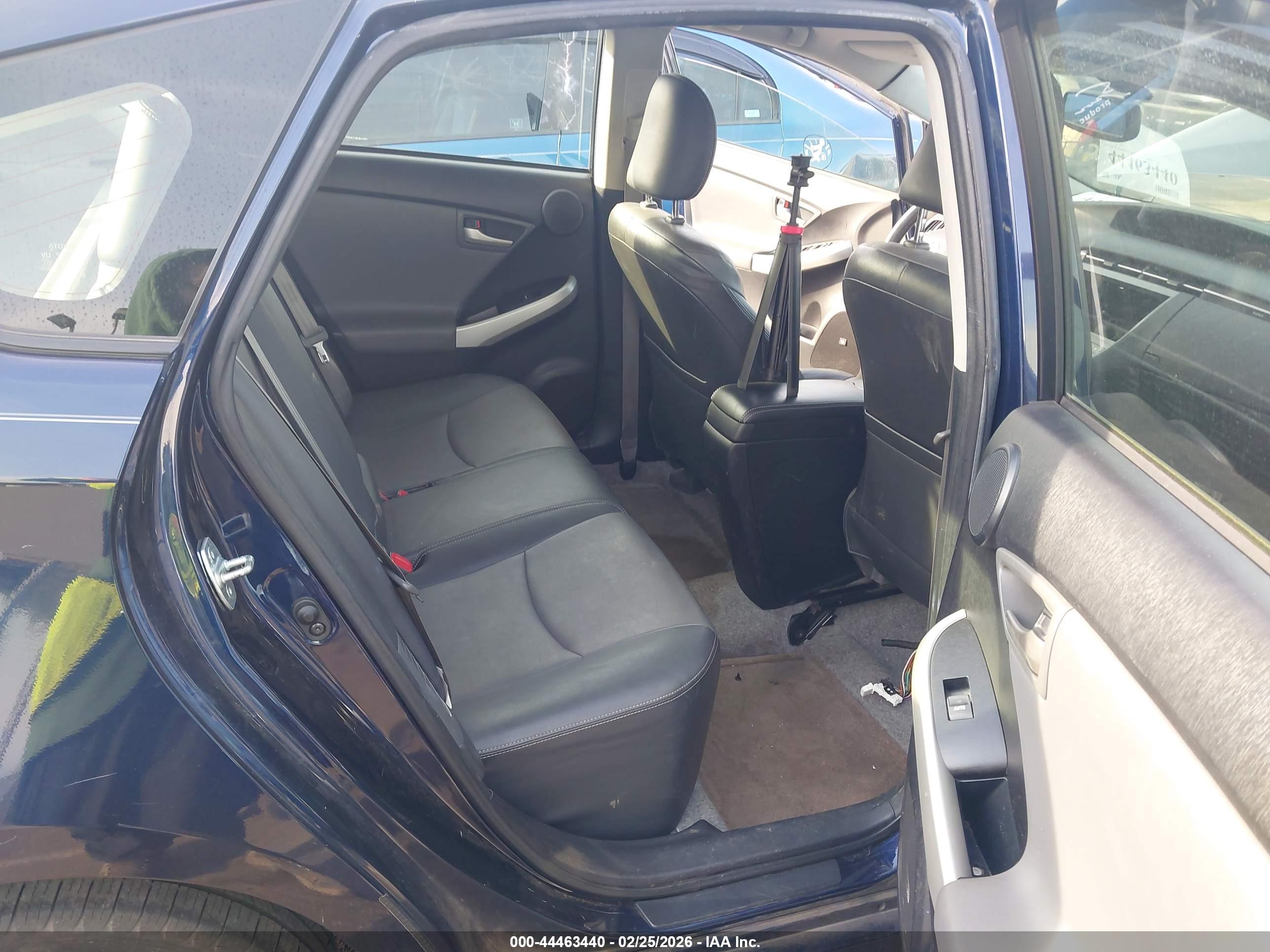 TOYOTA PRIUS image 8