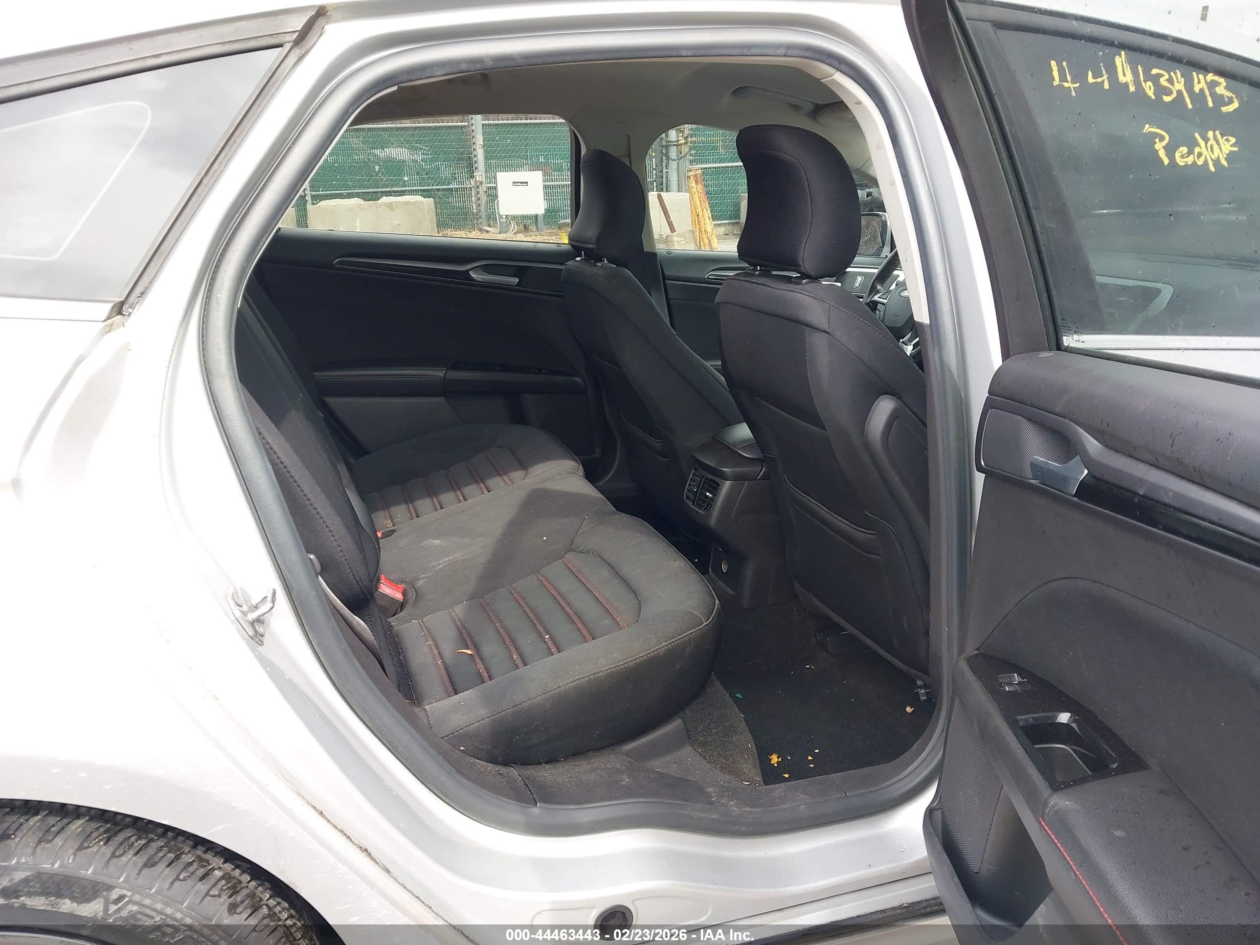 FORD FUSION image 8
