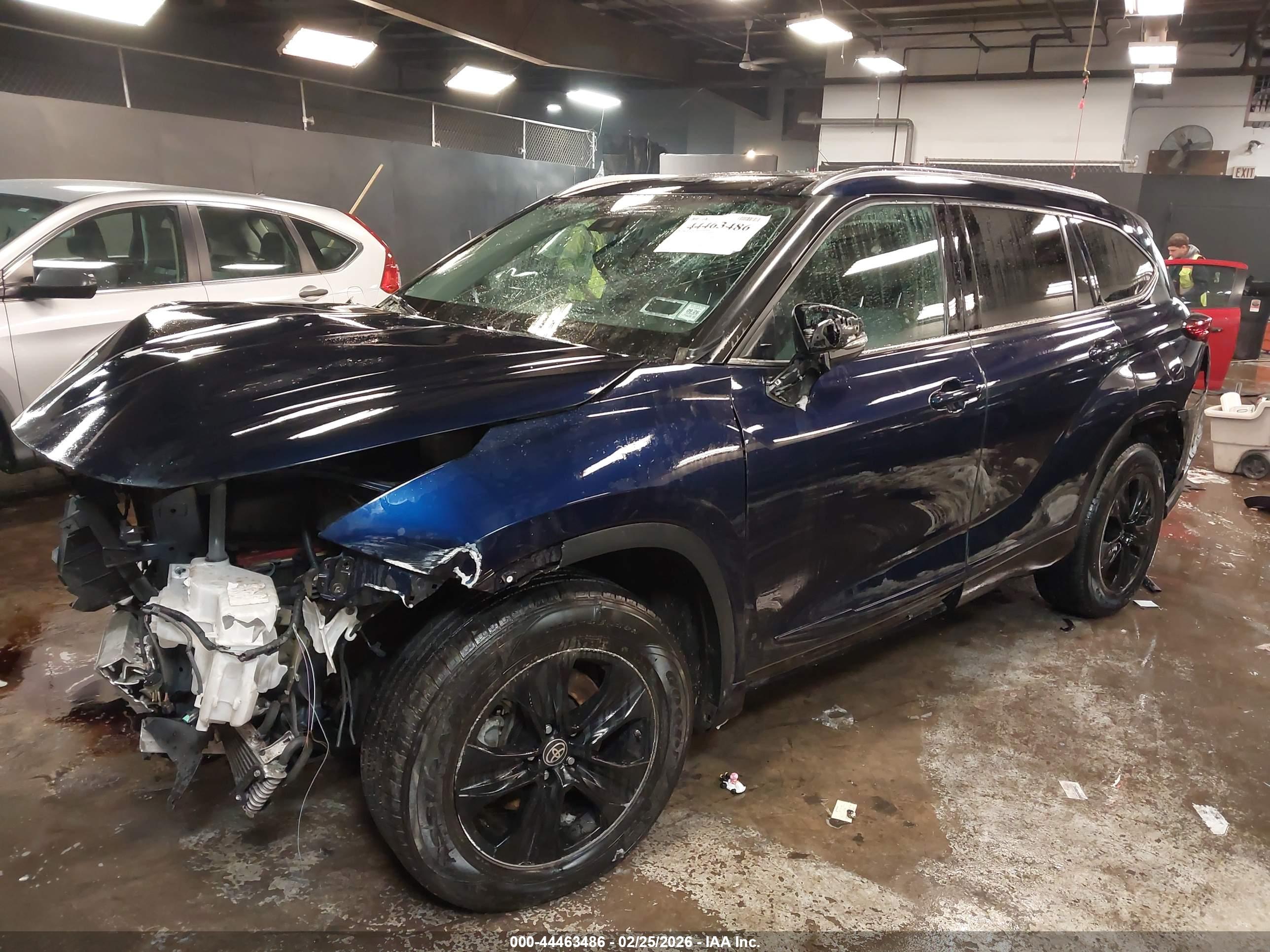 TOYOTA HIGHLANDER image 2