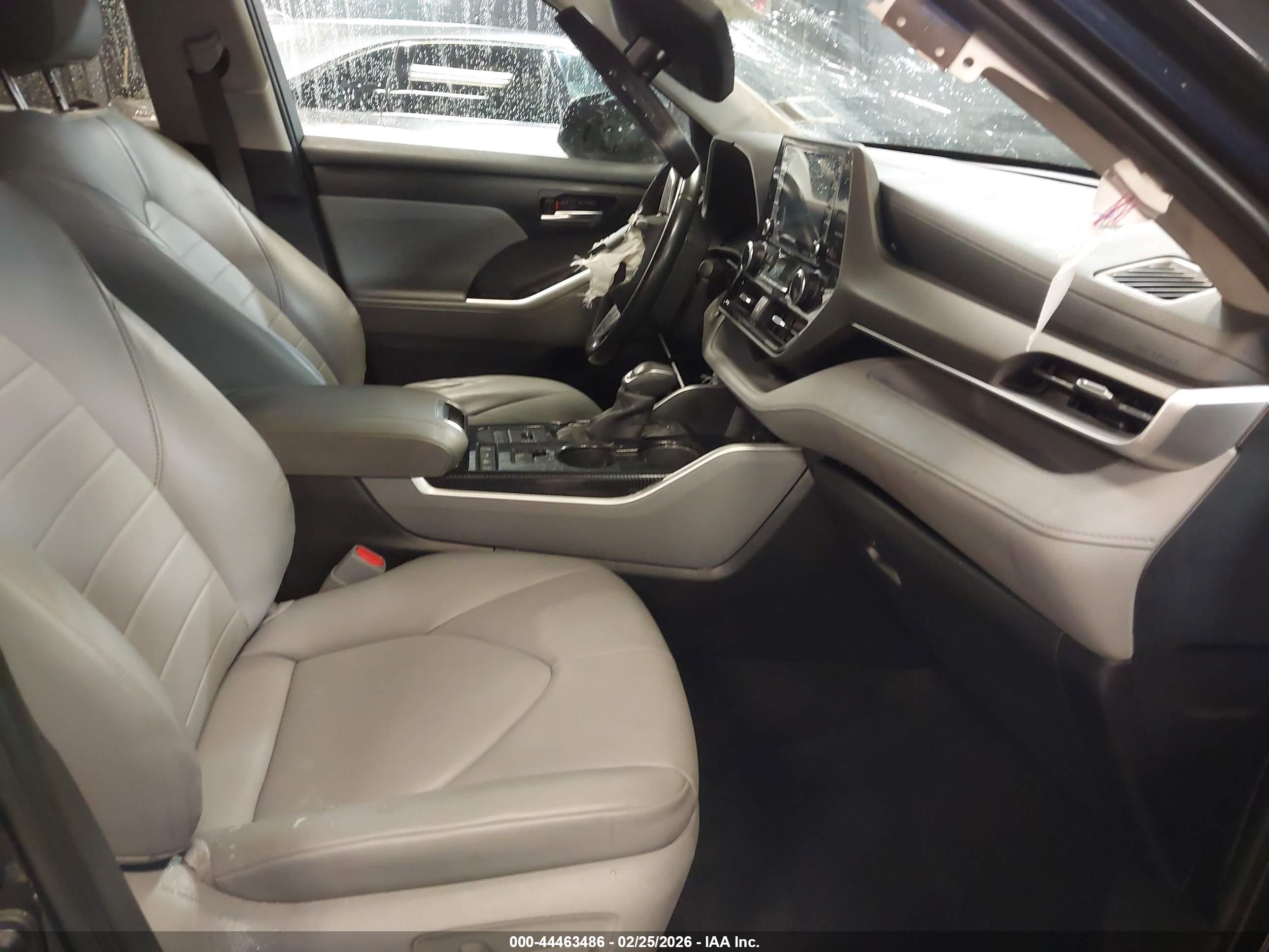 TOYOTA HIGHLANDER image 5