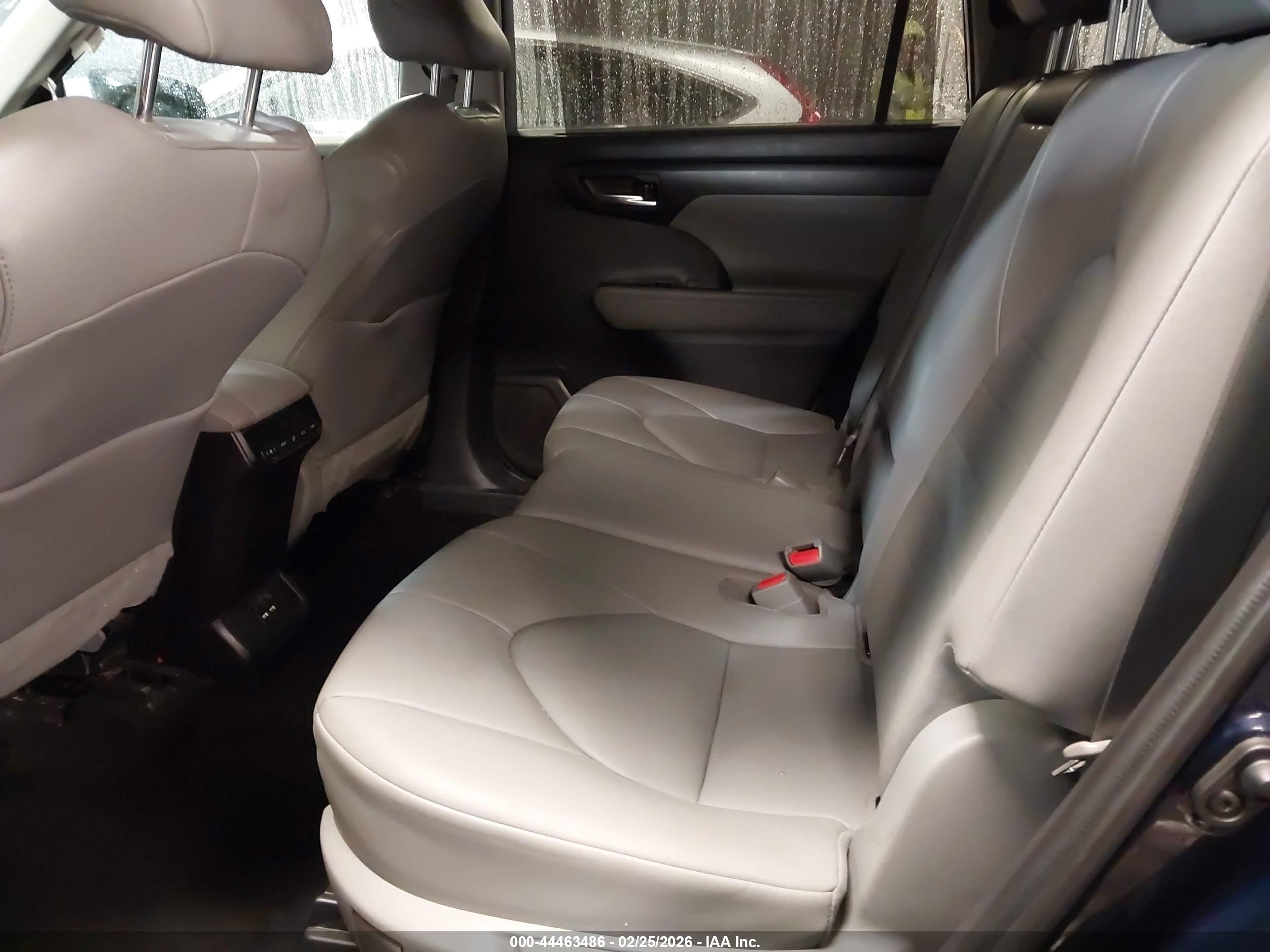 TOYOTA HIGHLANDER image 8