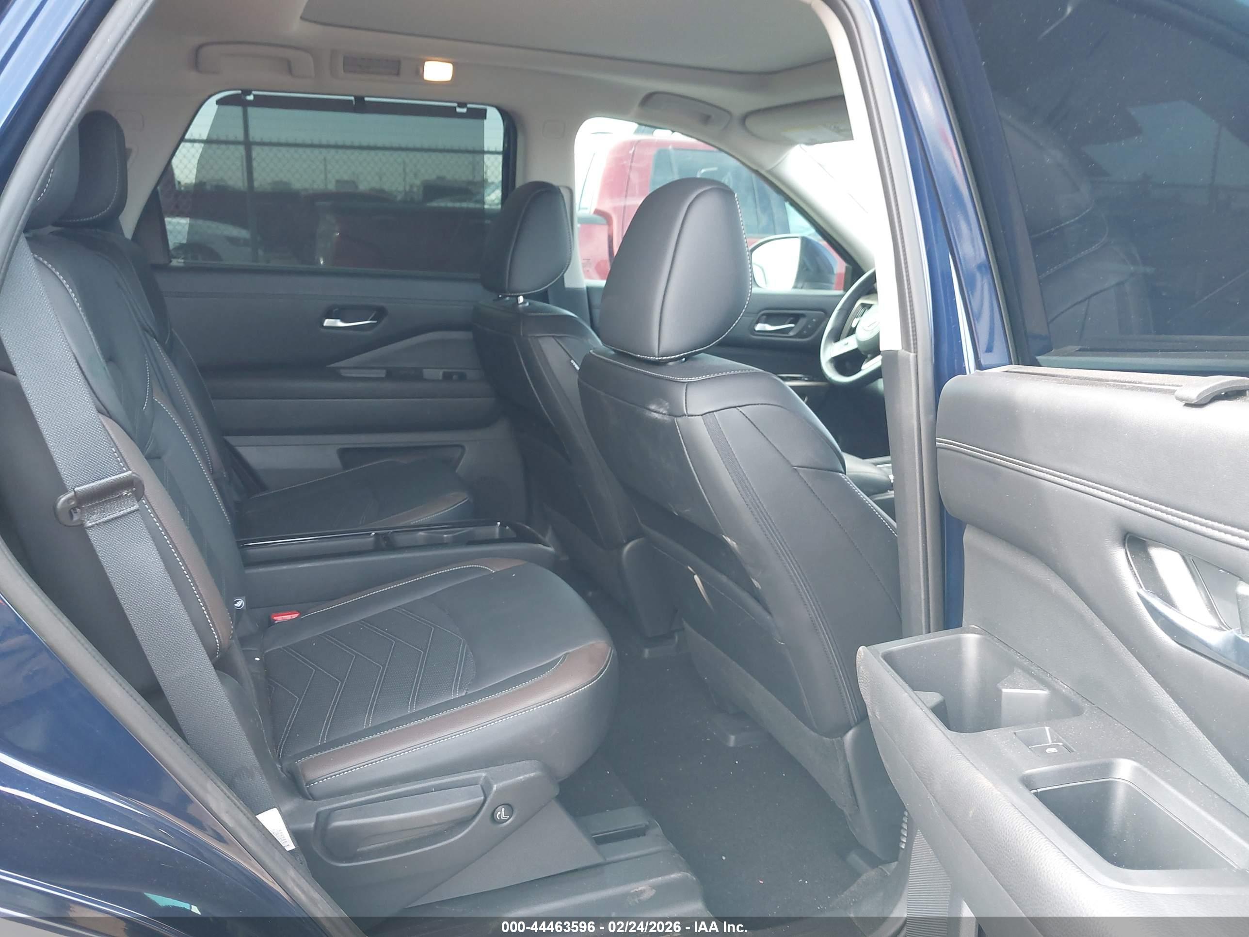 NISSAN PATHFINDER image 8