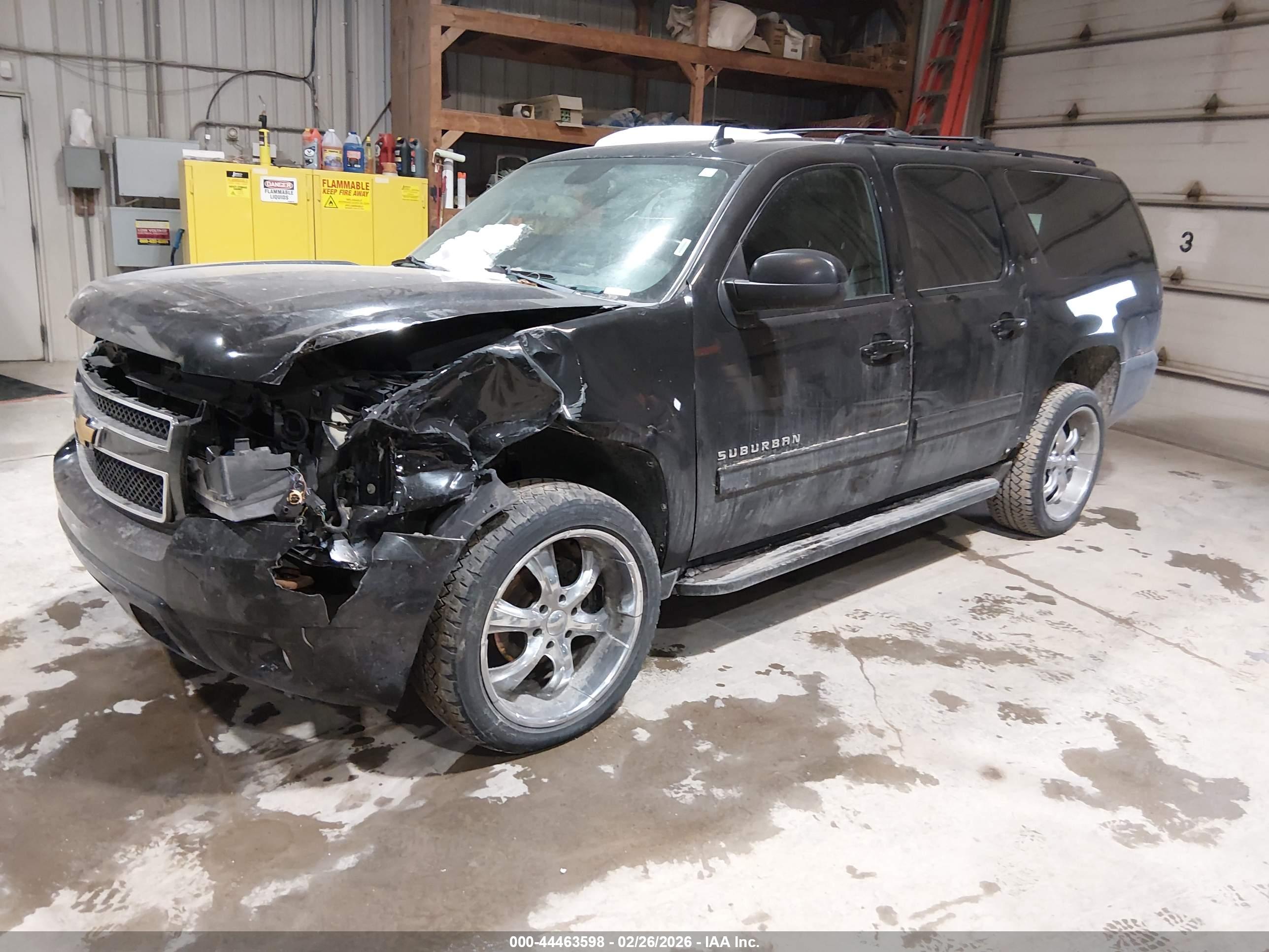 CHEVROLET SUBURBAN image 2