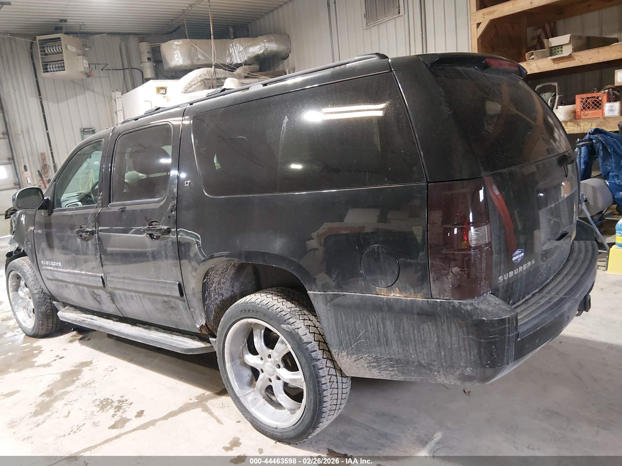 CHEVROLET SUBURBAN image 3