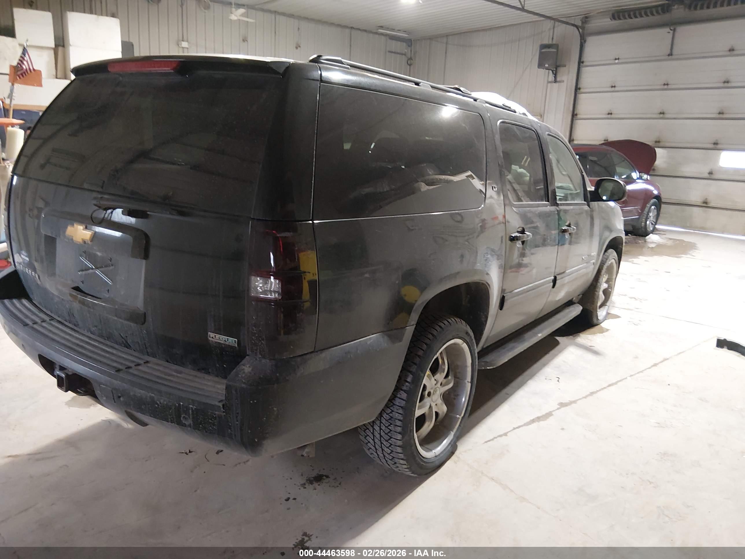 CHEVROLET SUBURBAN image 4