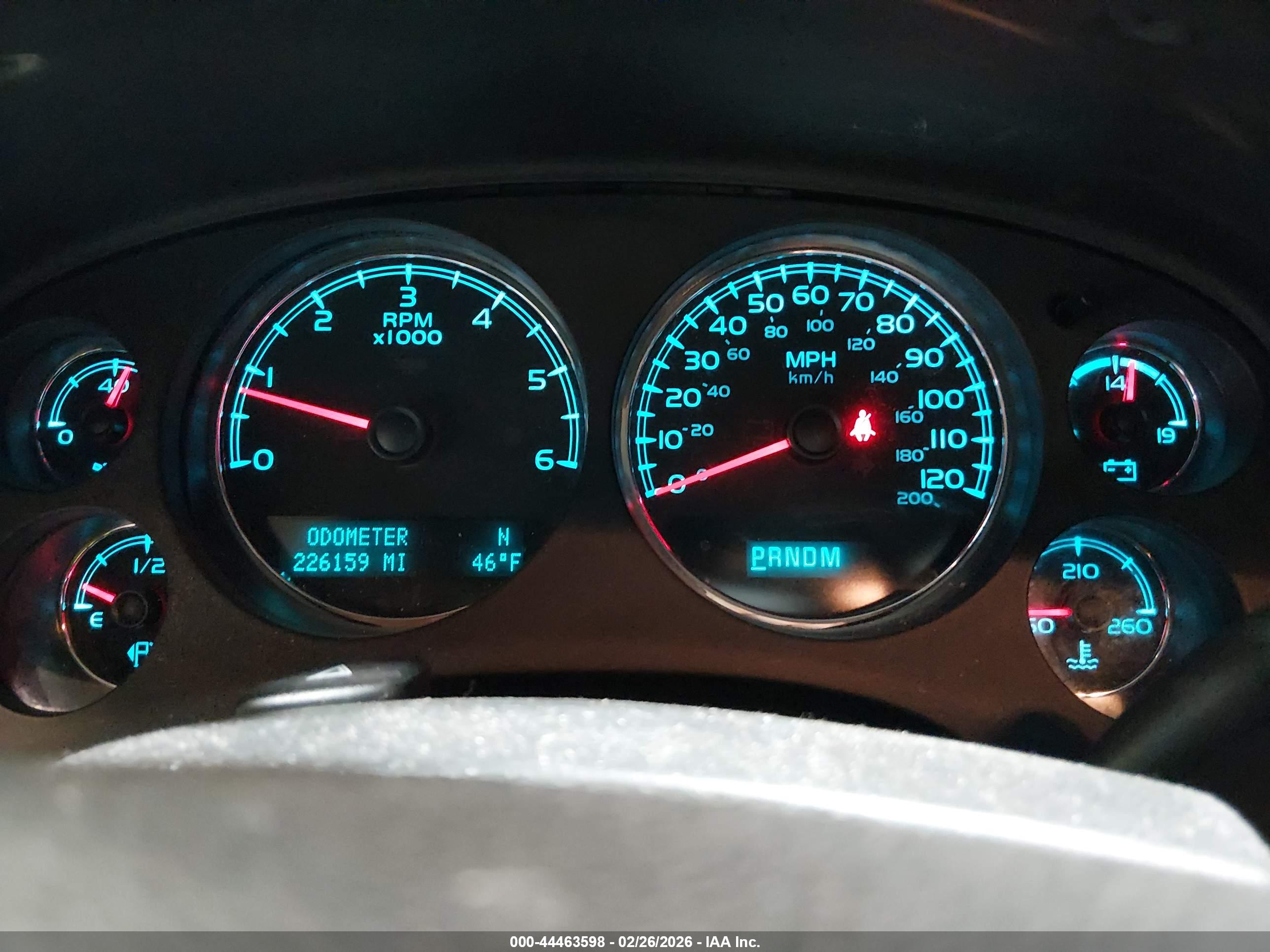 CHEVROLET SUBURBAN image 7