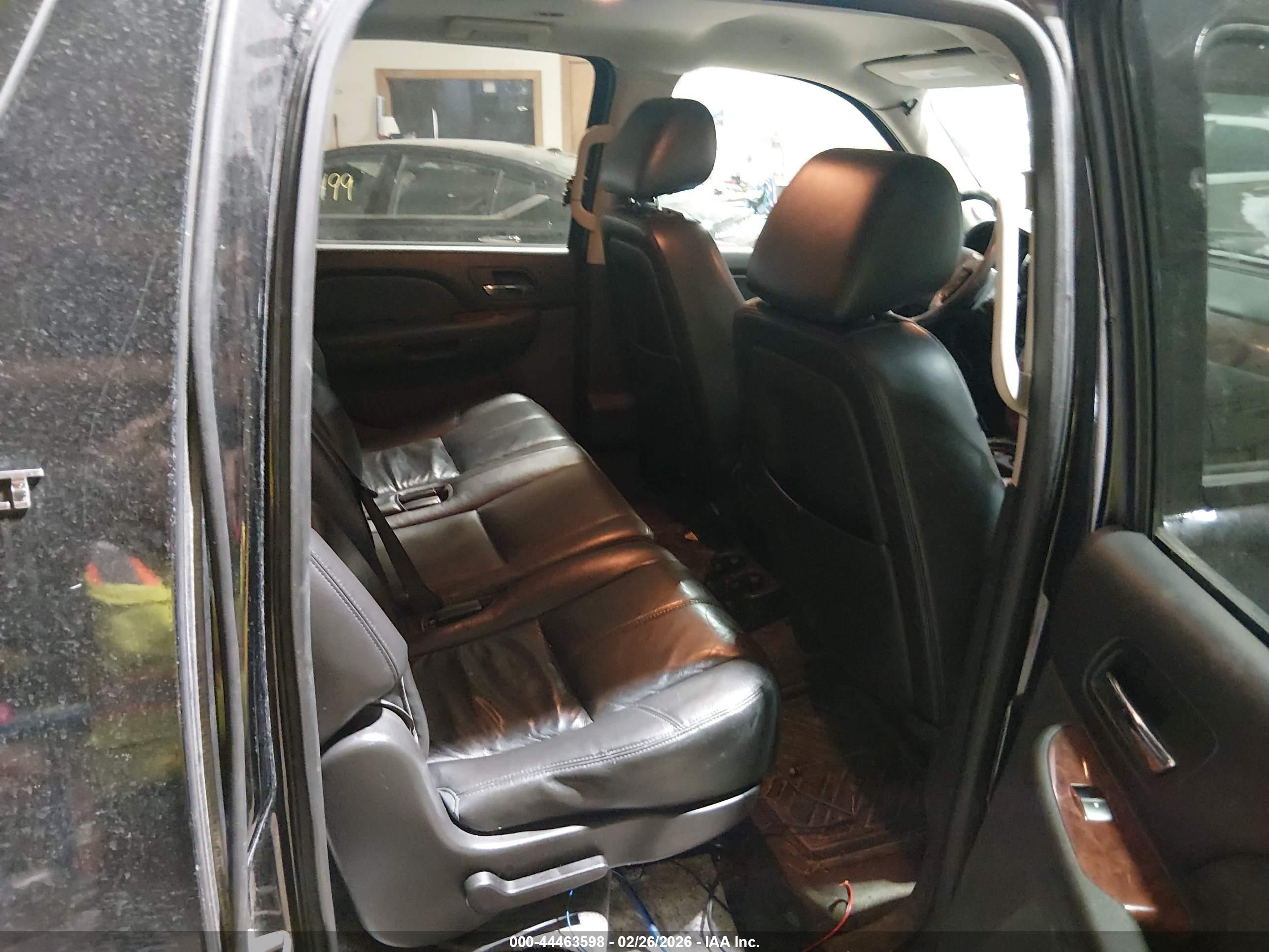 CHEVROLET SUBURBAN image 8