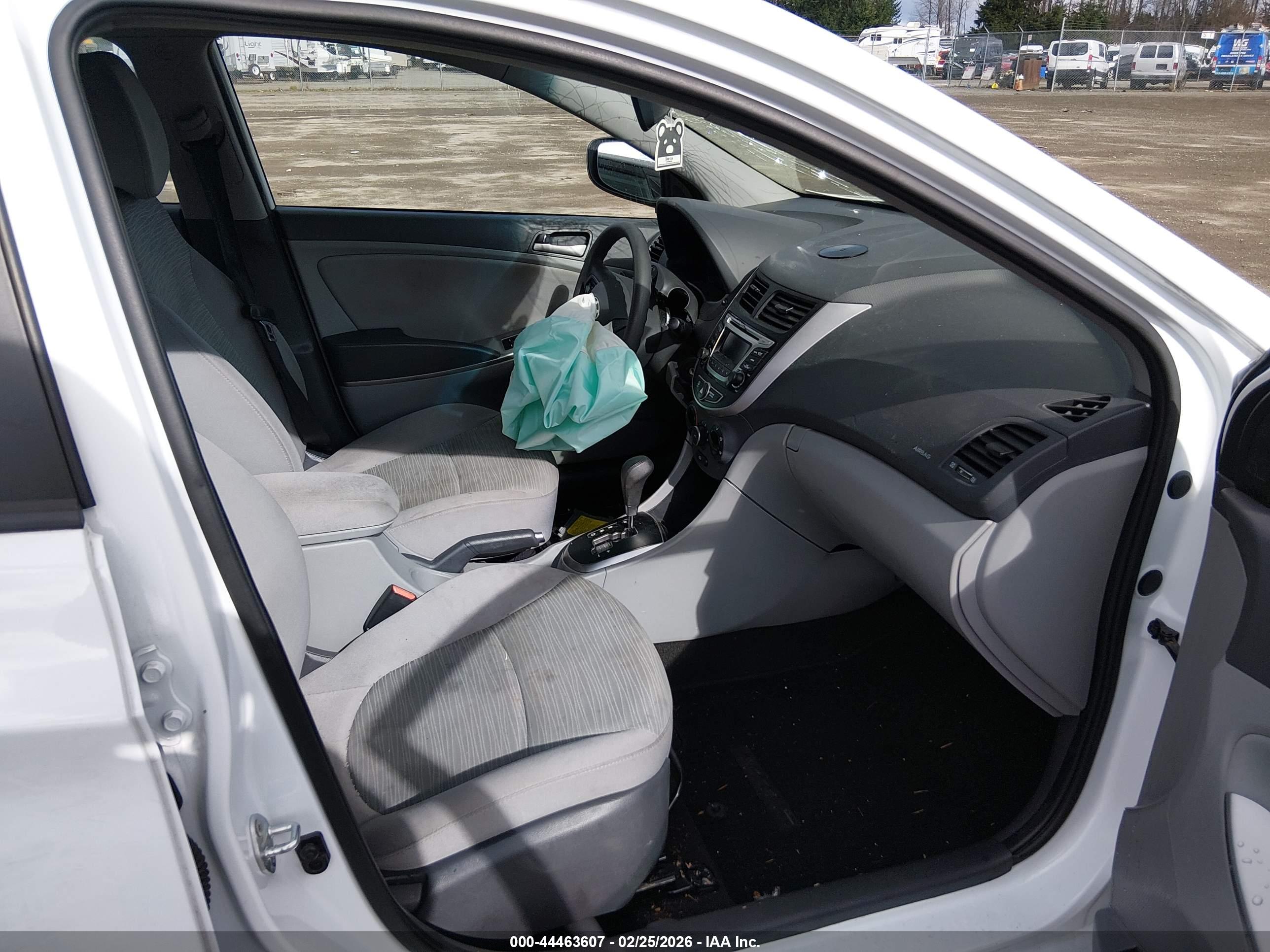 HYUNDAI ACCENT image 5