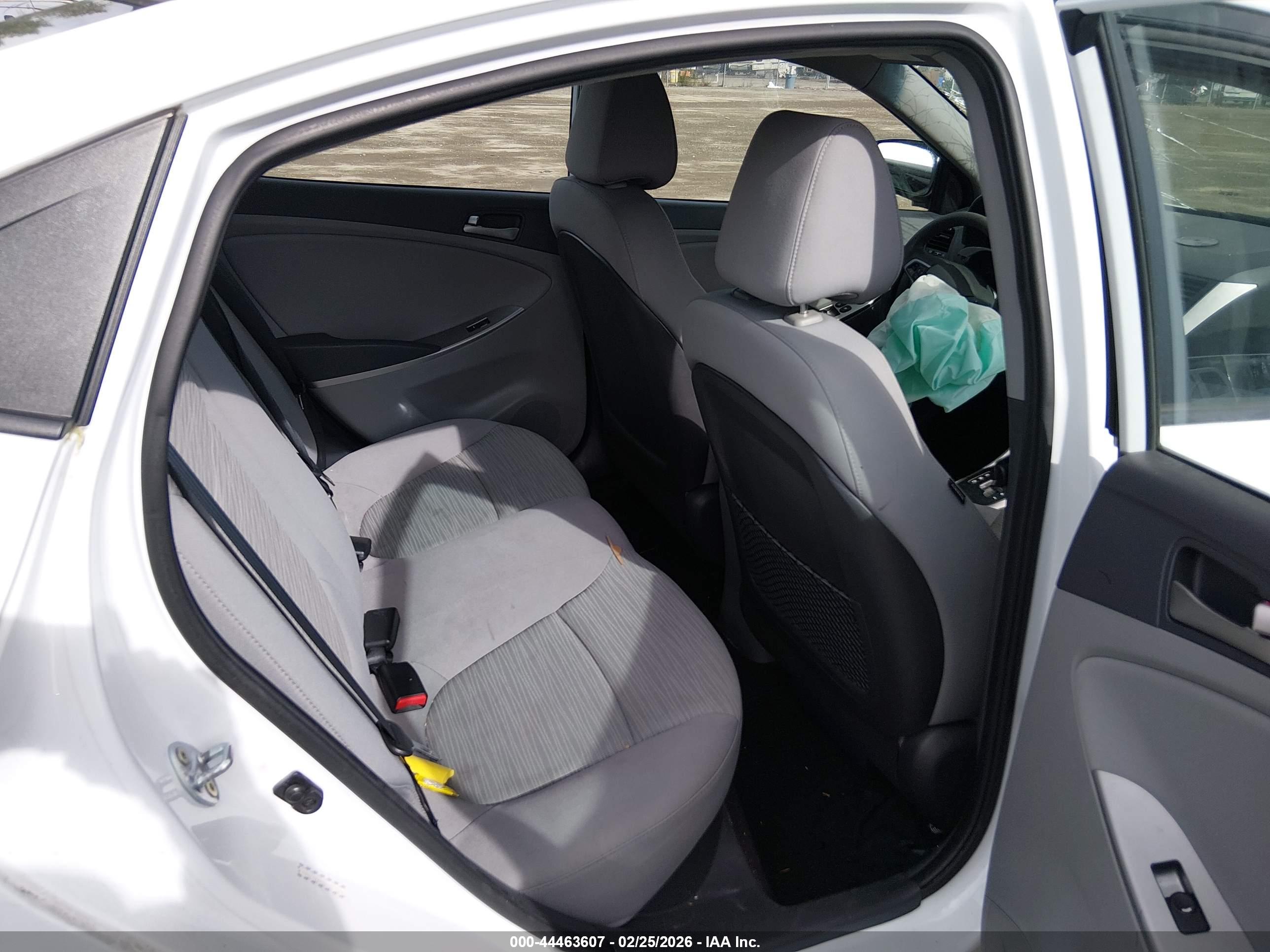HYUNDAI ACCENT image 8