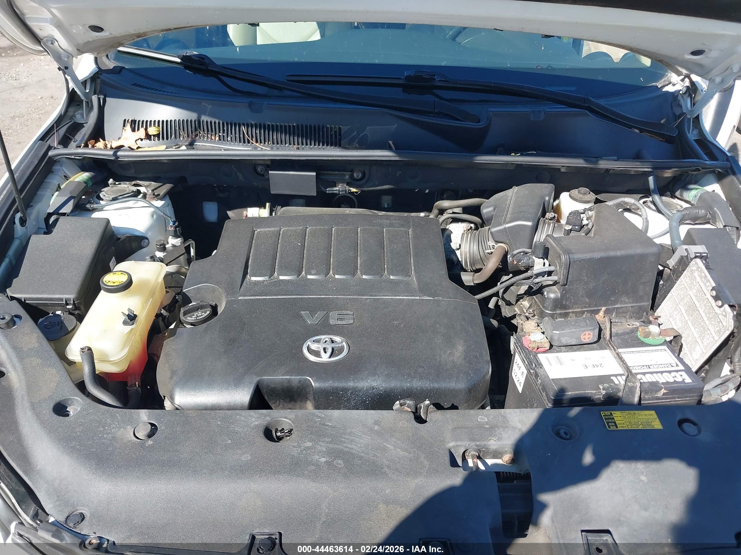 TOYOTA RAV4 image 10