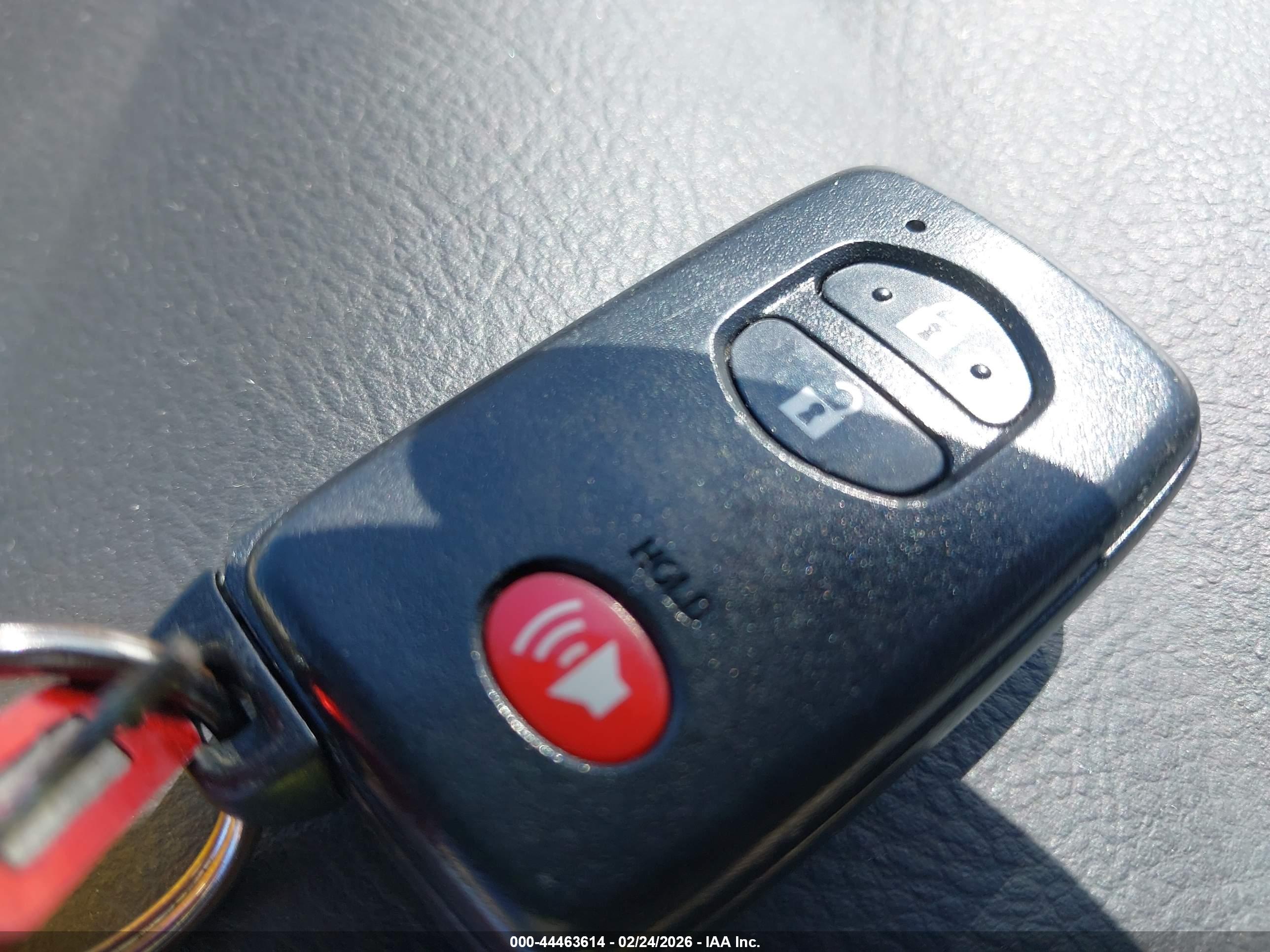 TOYOTA RAV4 image 11