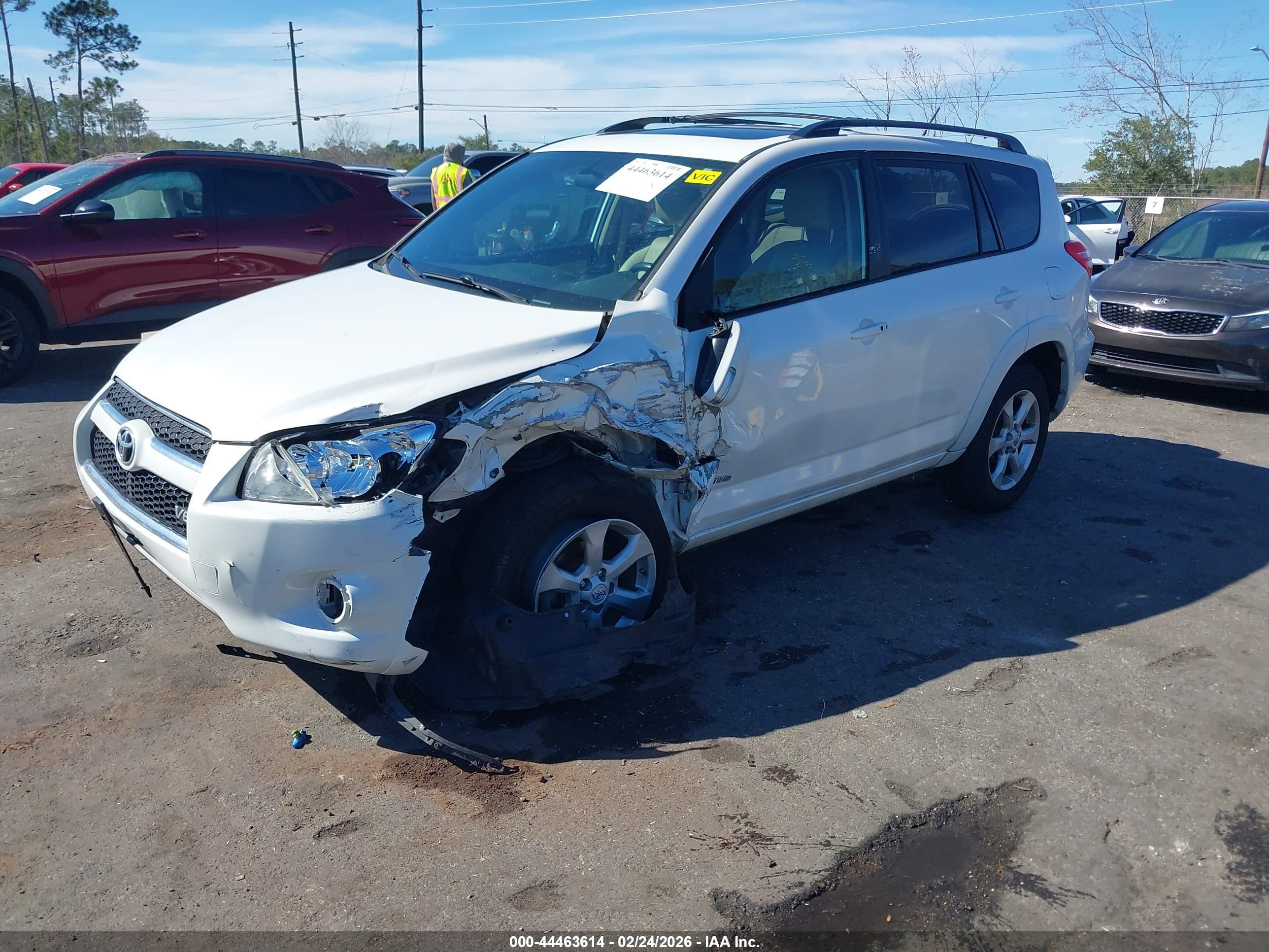 TOYOTA RAV4 image 2