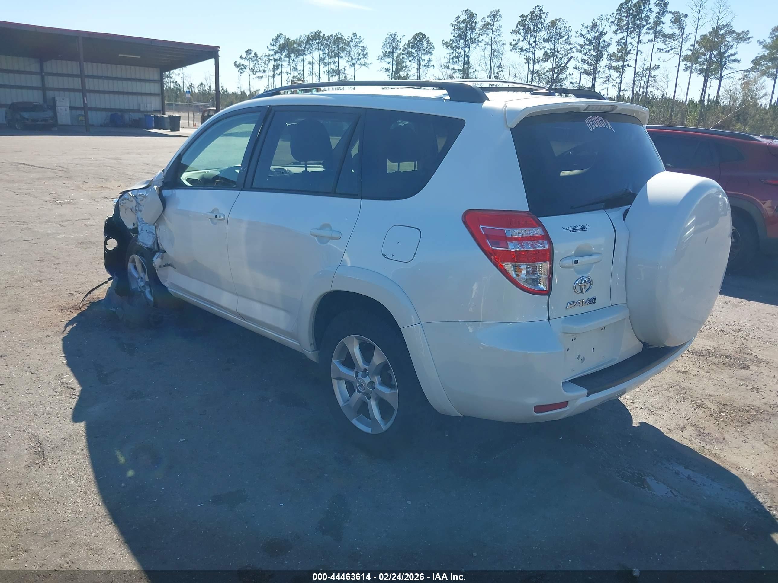 TOYOTA RAV4 image 3