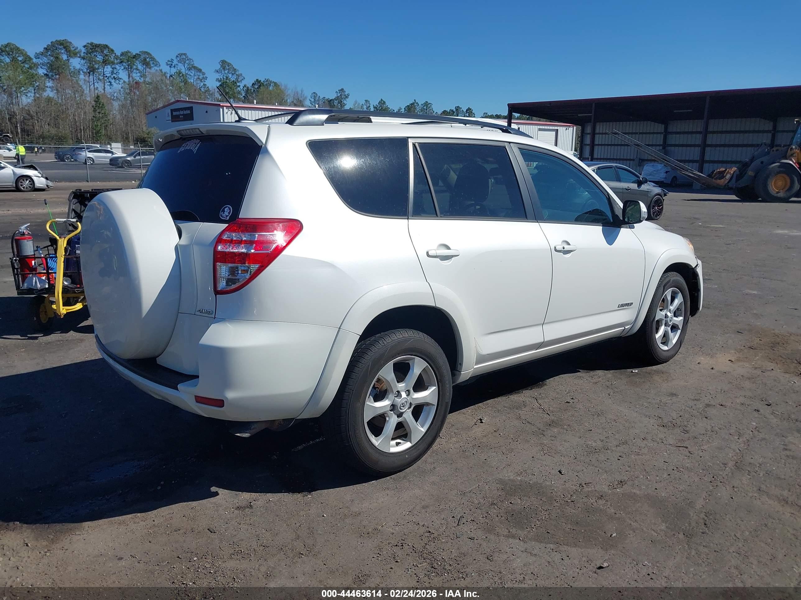 TOYOTA RAV4 image 4