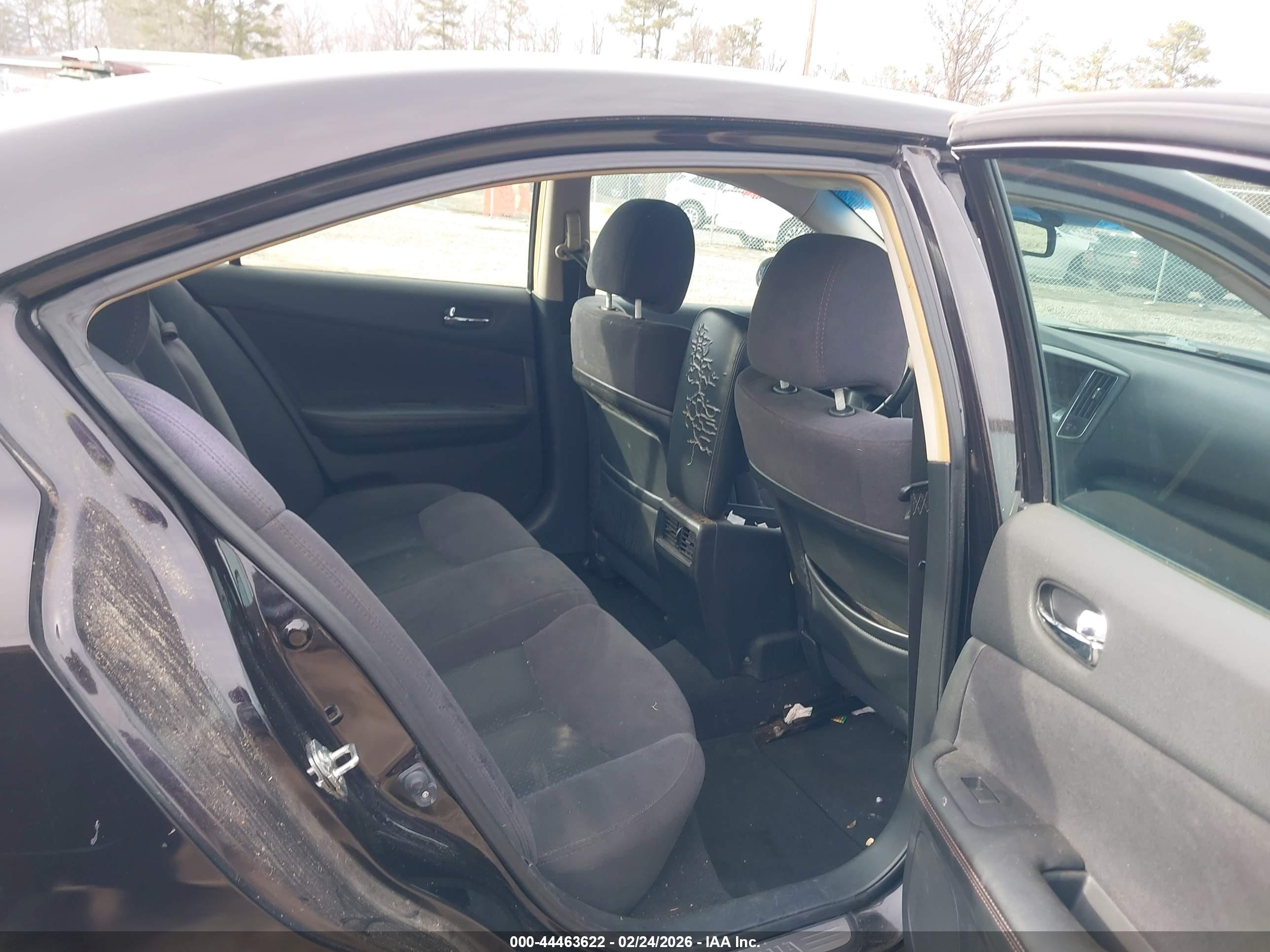 NISSAN MAXIMA image 8