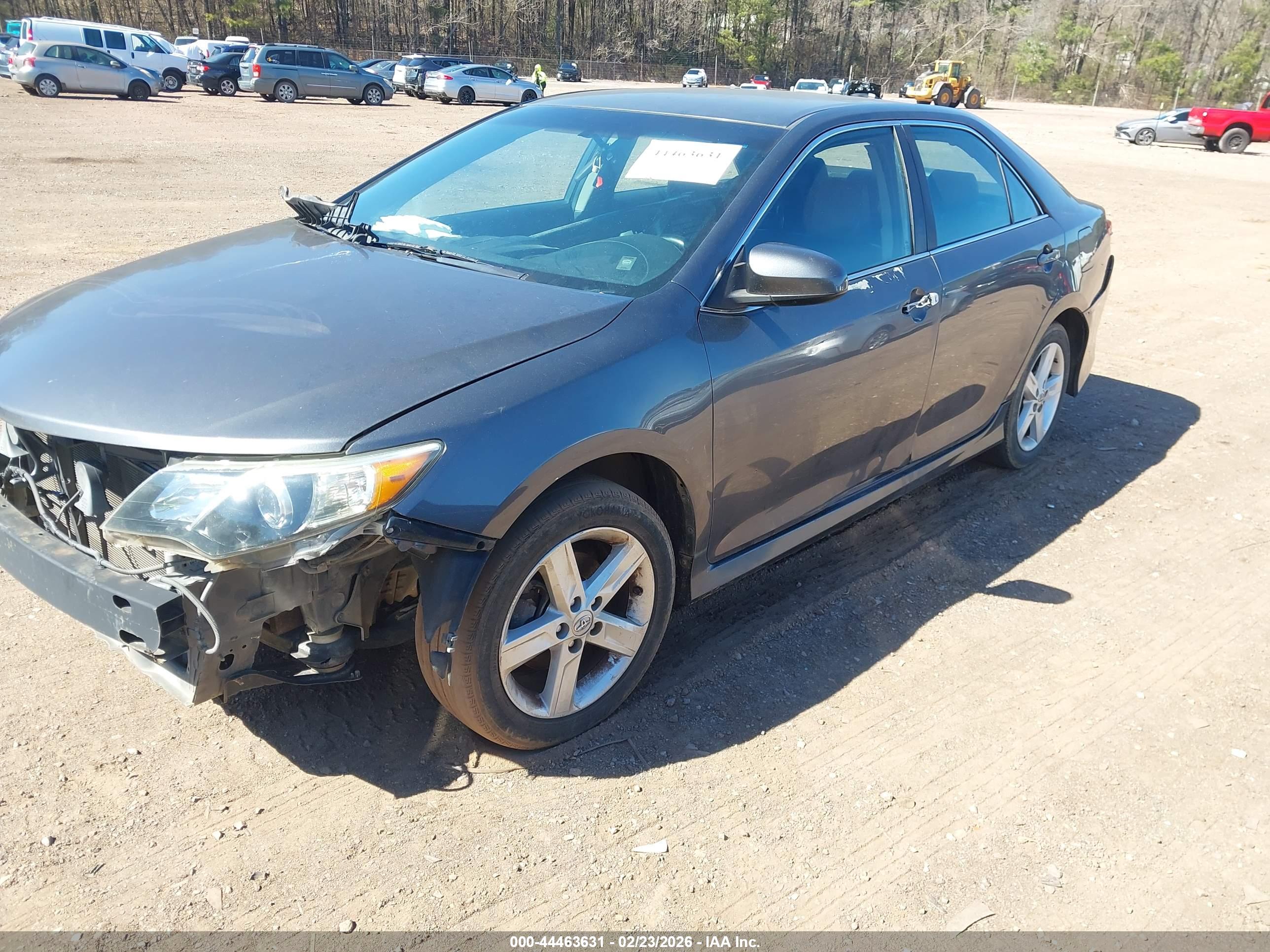 TOYOTA CAMRY image 2