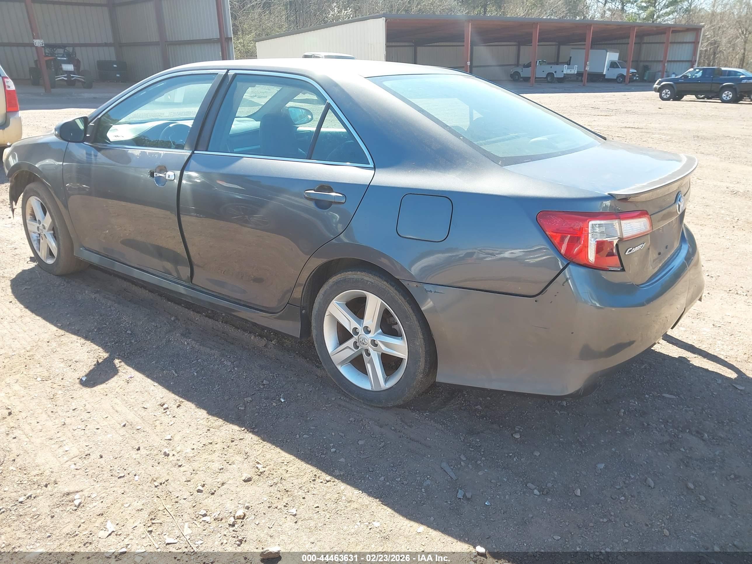 TOYOTA CAMRY image 3