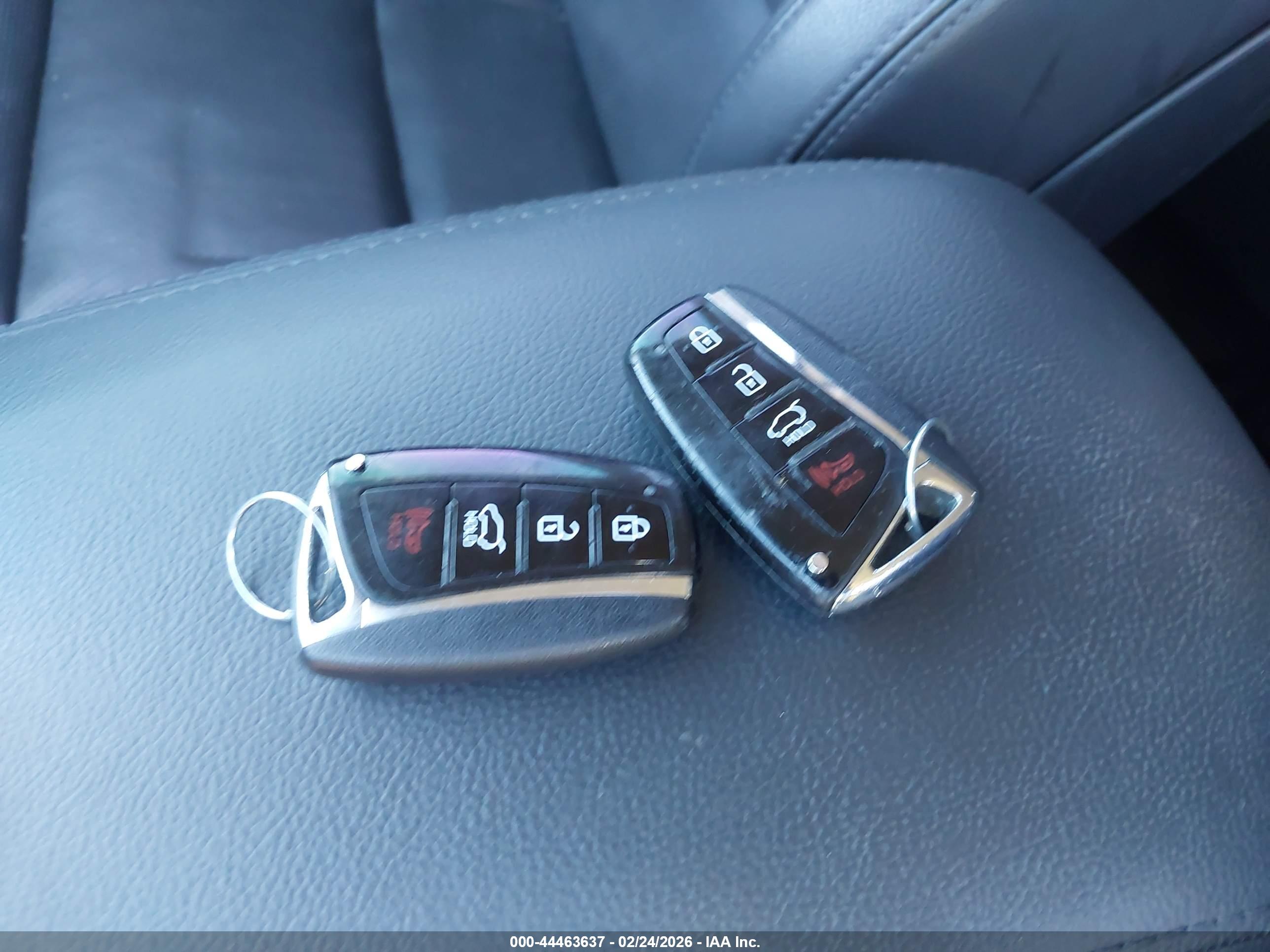 HYUNDAI SANTA image 11