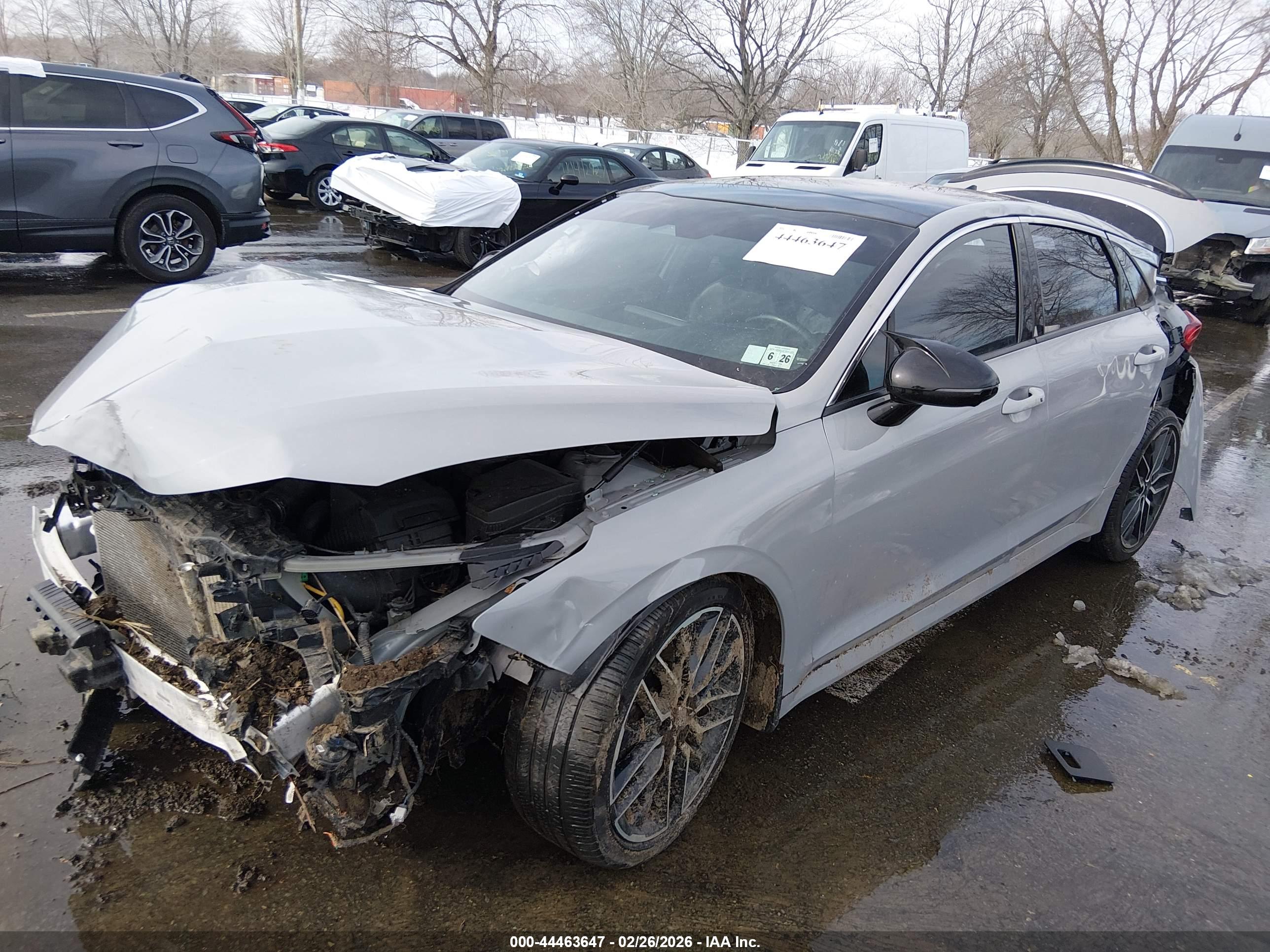 KIA K5 image 2