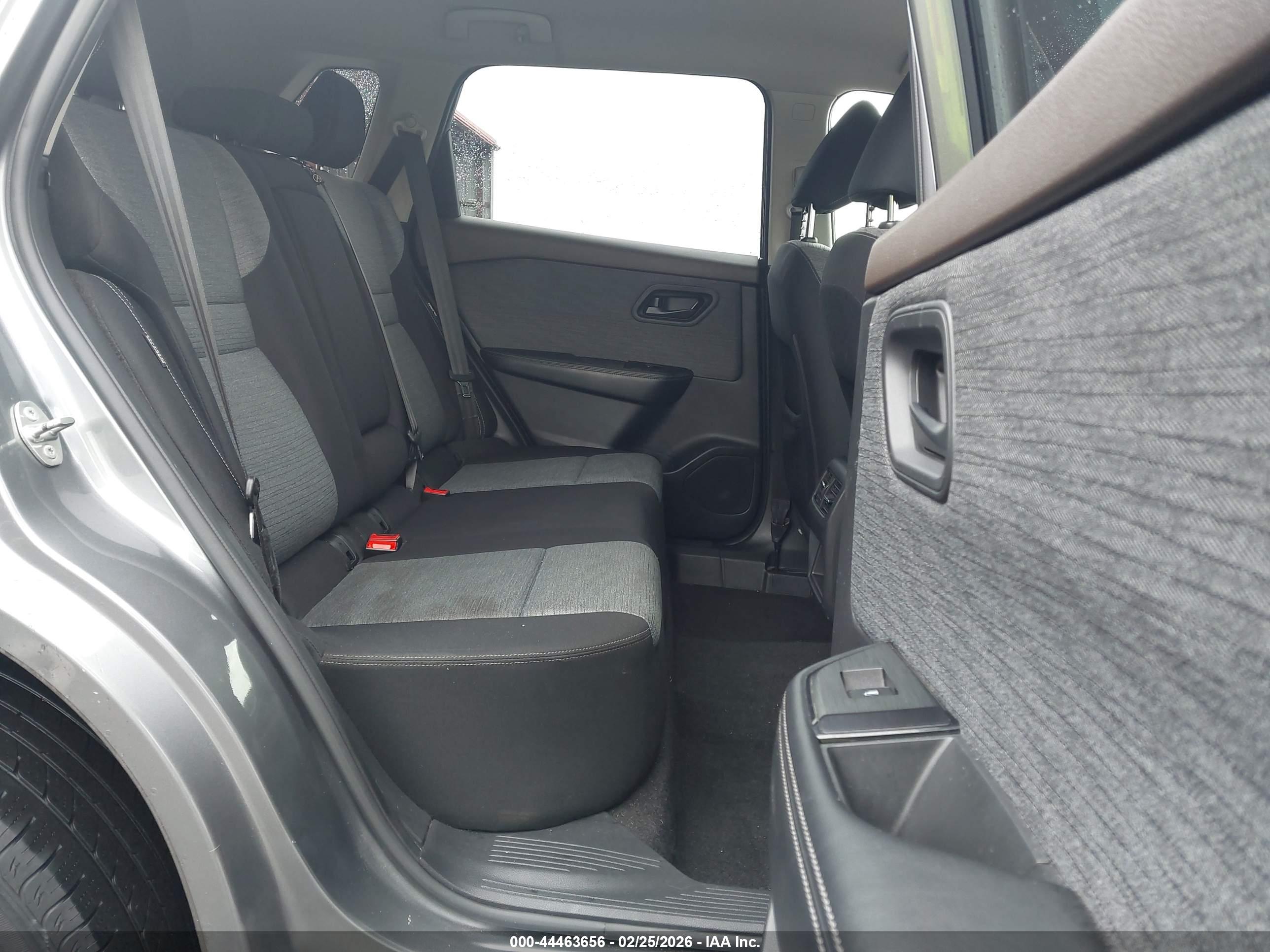 NISSAN ROGUE image 8