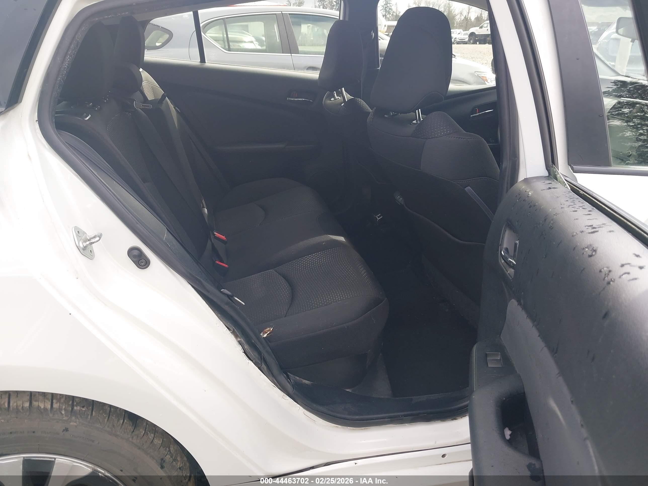 TOYOTA PRIUS image 8