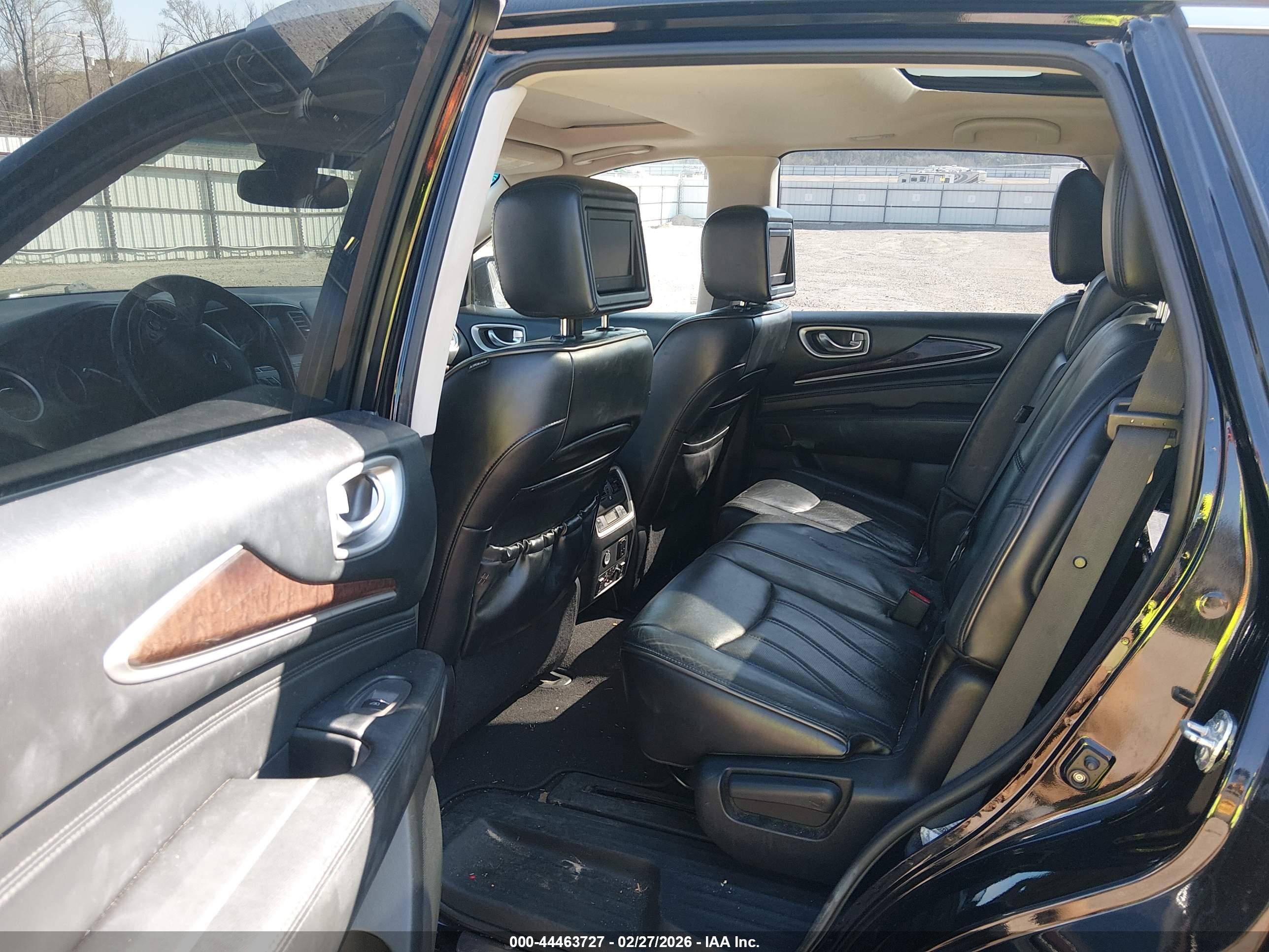 INFINITI JX35 image 8