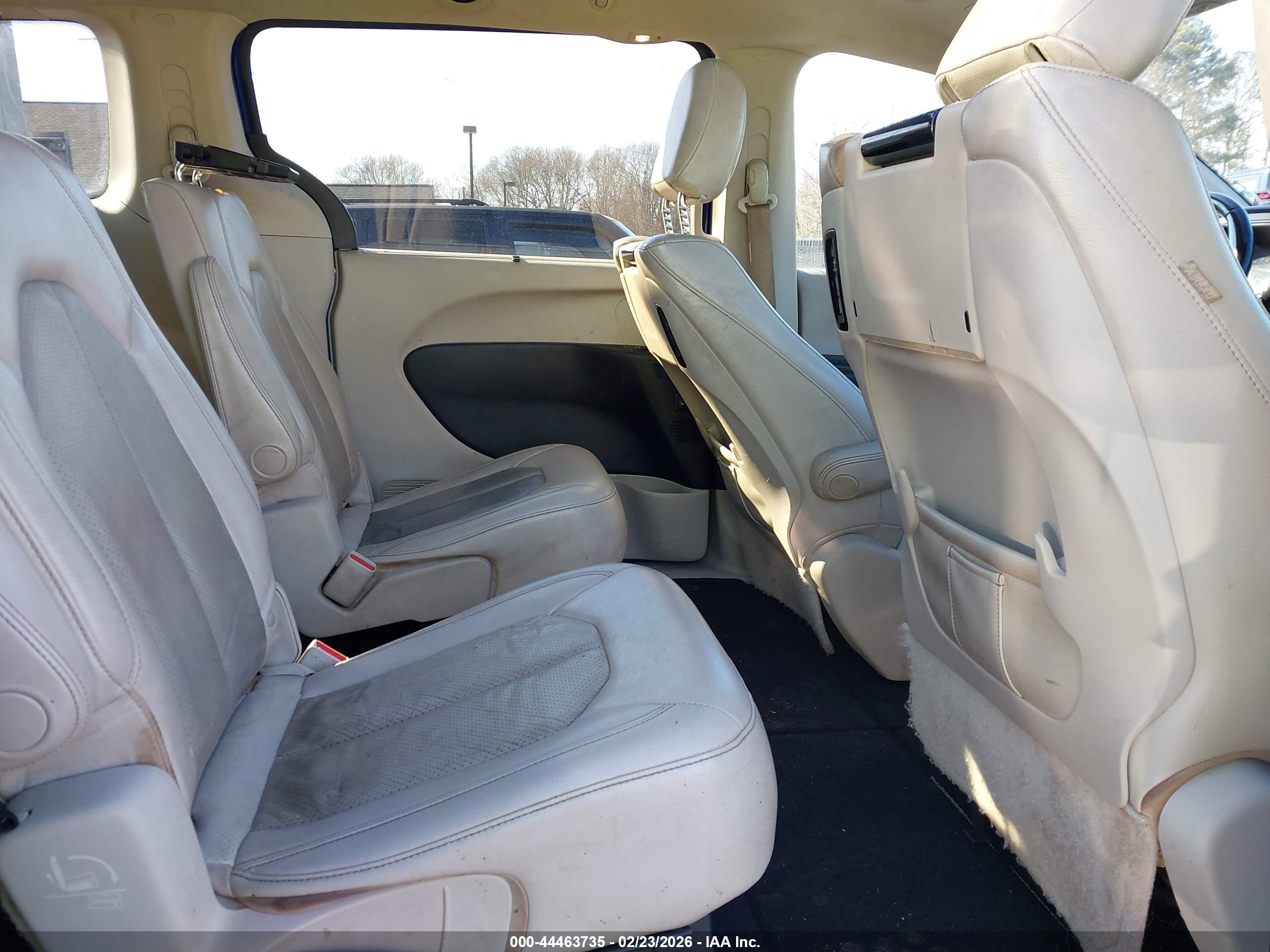 CHRYSLER PACIFICA image 8