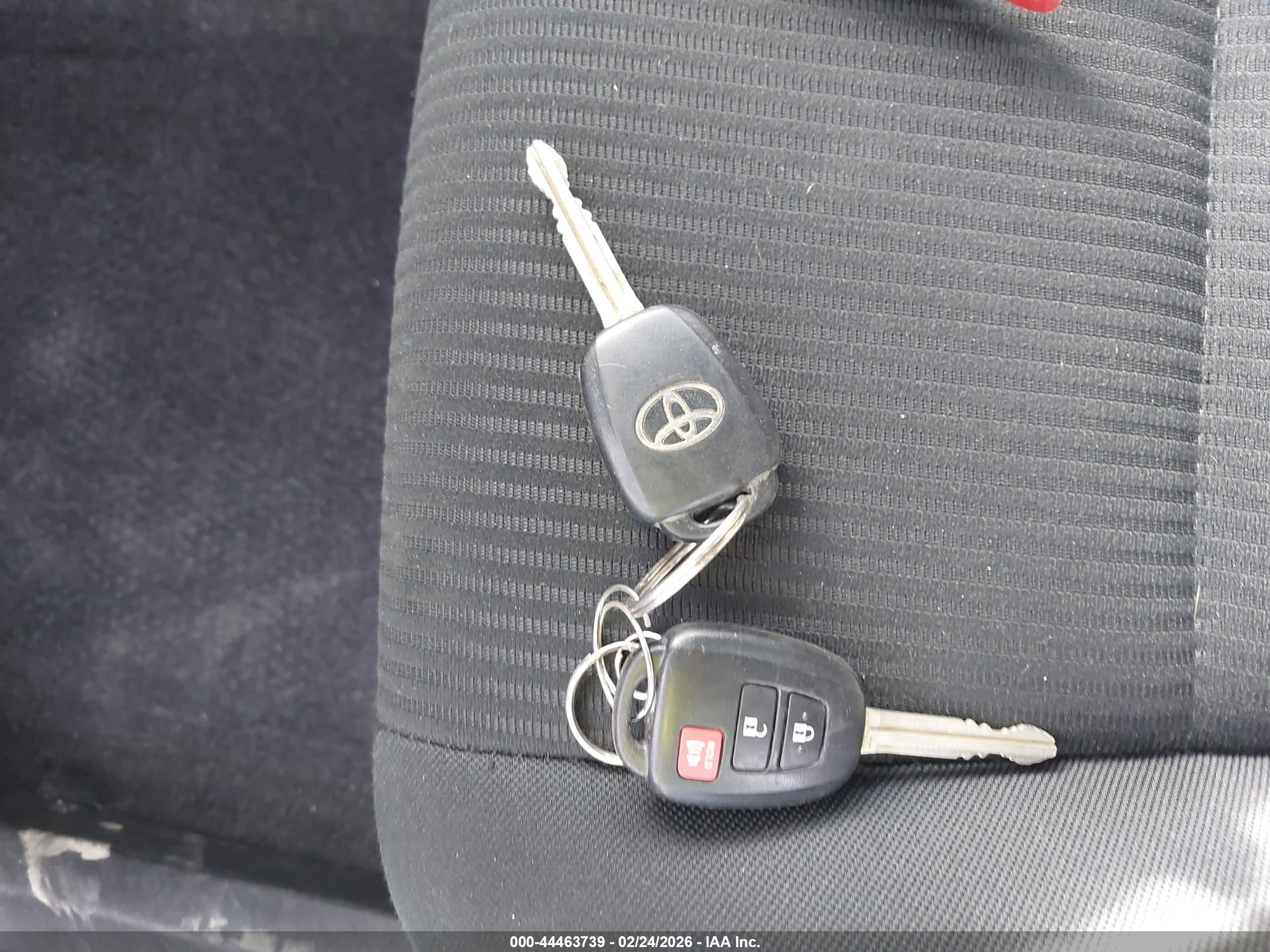 TOYOTA RAV4 image 11