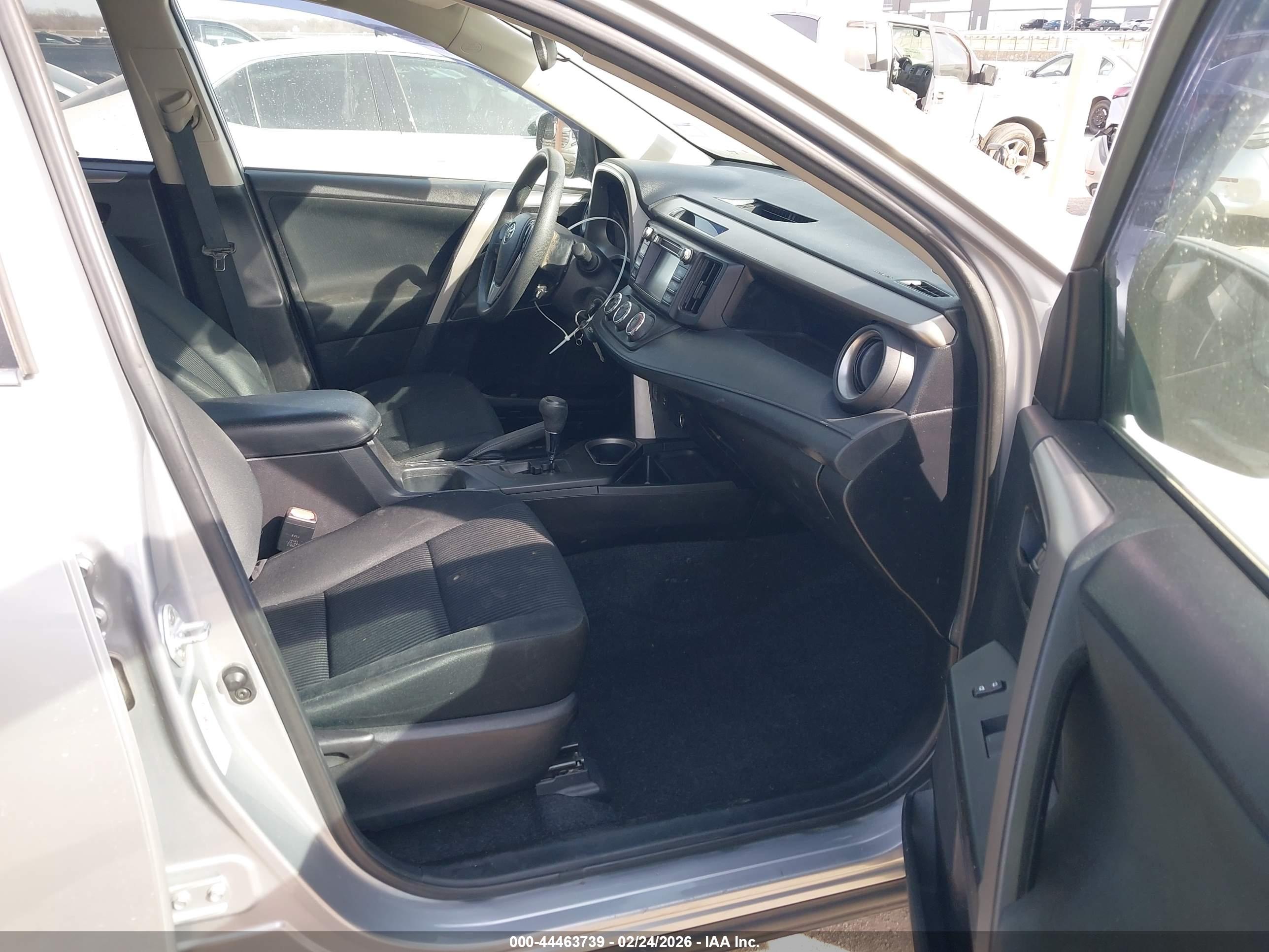 TOYOTA RAV4 image 5