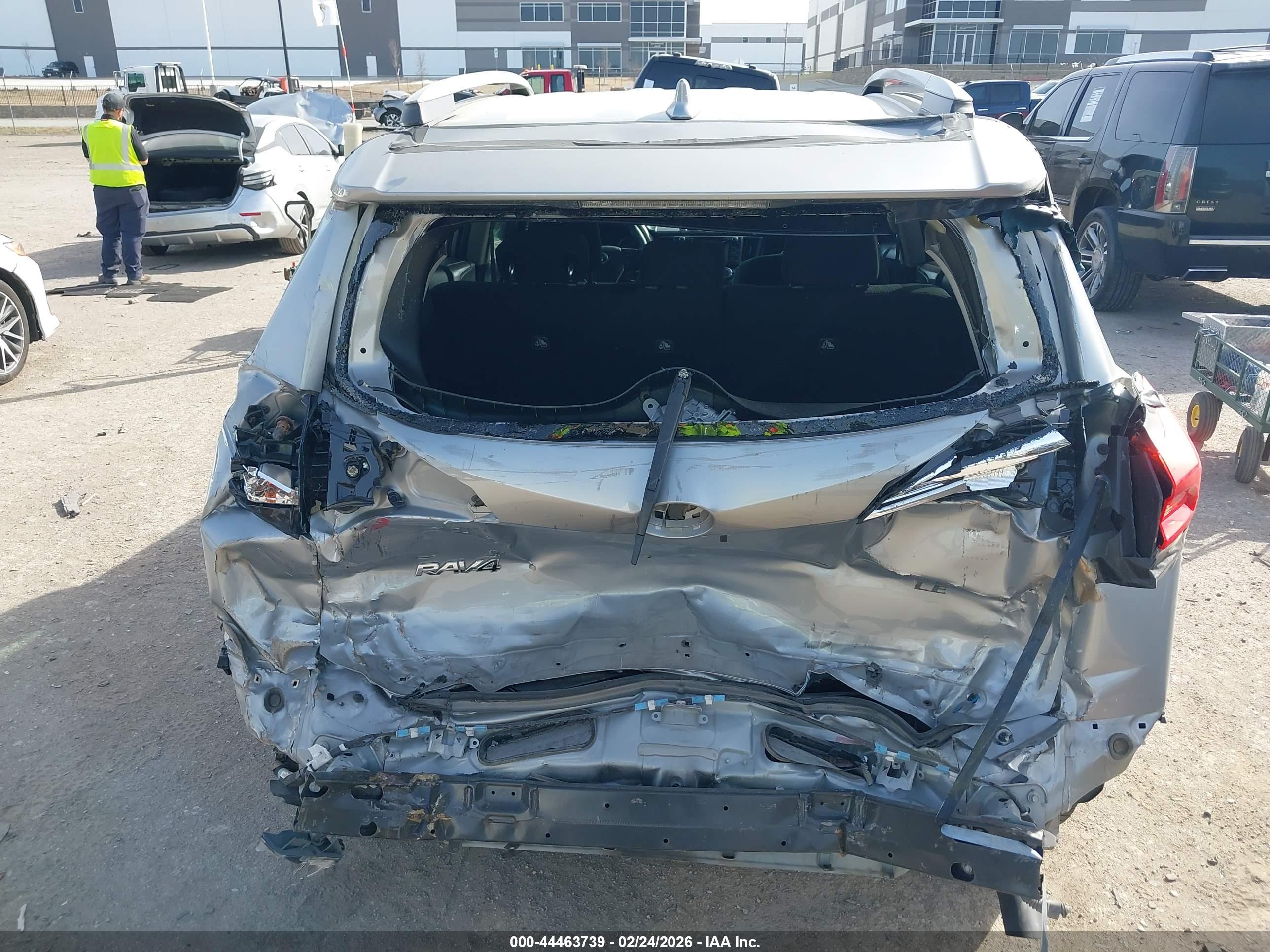 TOYOTA RAV4 image 6