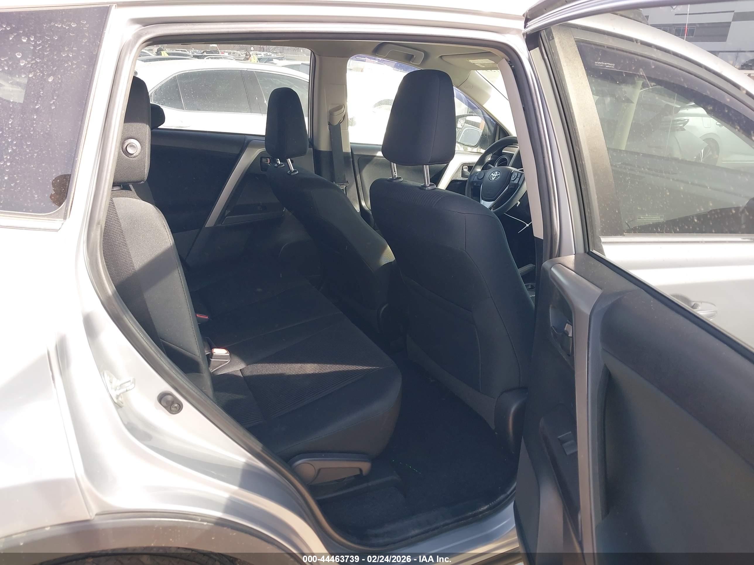 TOYOTA RAV4 image 8