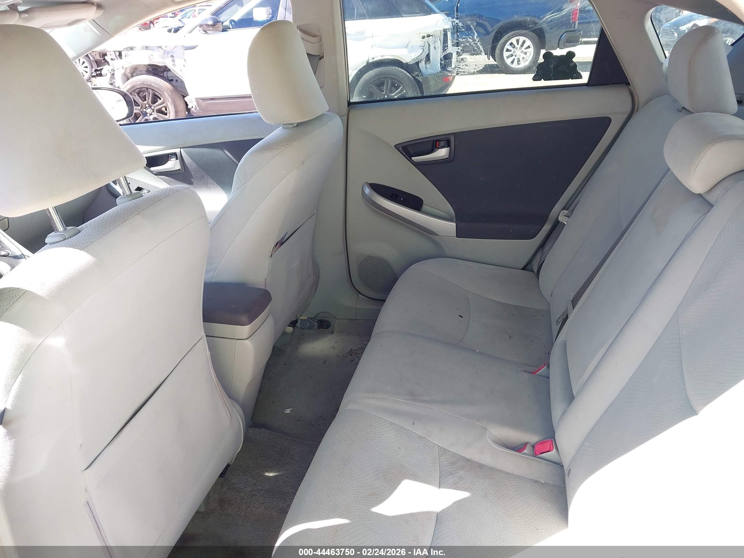 TOYOTA PRIUS image 8